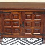 Shallow buffet in solid oak in Tuscan style.