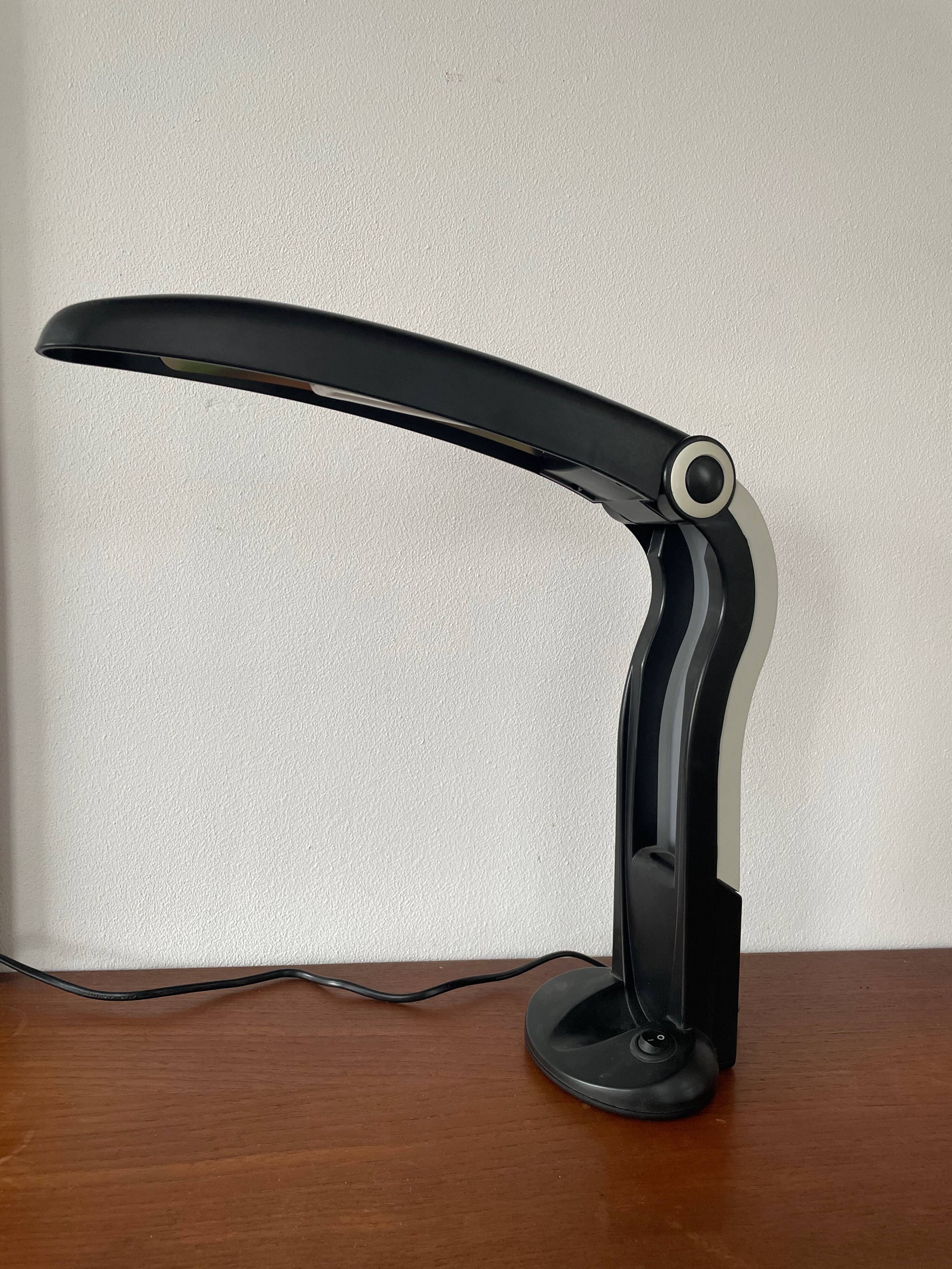Luminaire Toucan en noir et blanc HT Huang Design