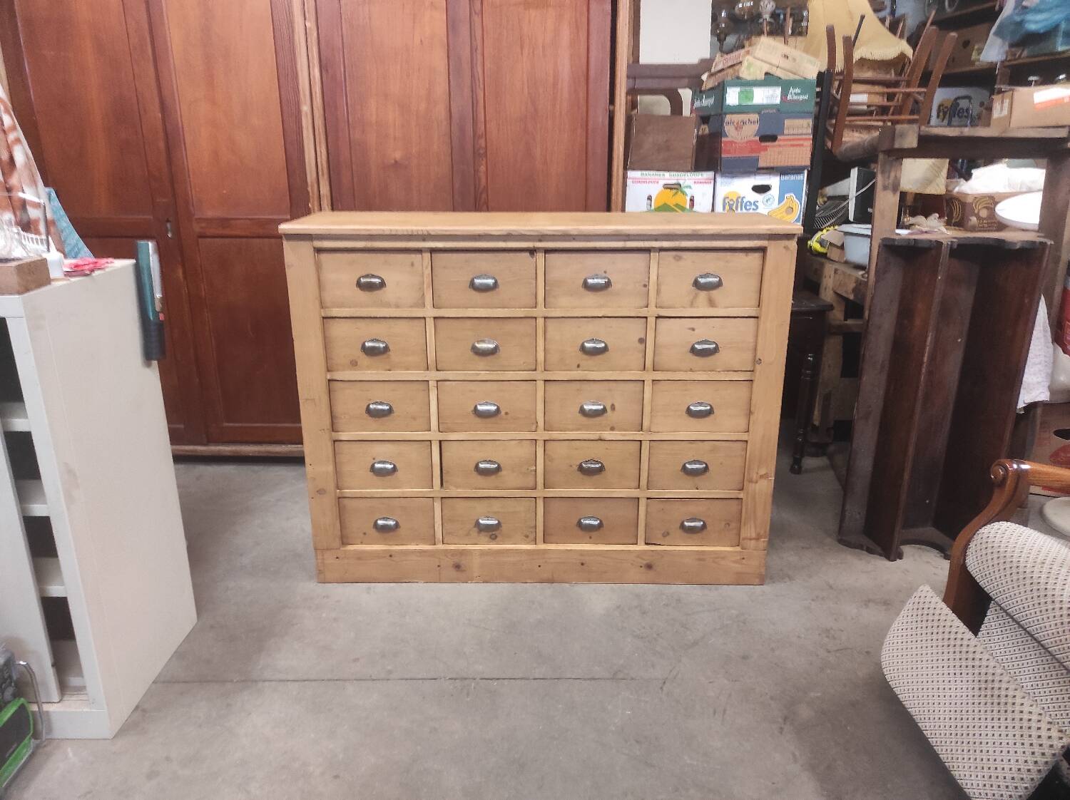 Seed trader's furniture with 20 fir drawers