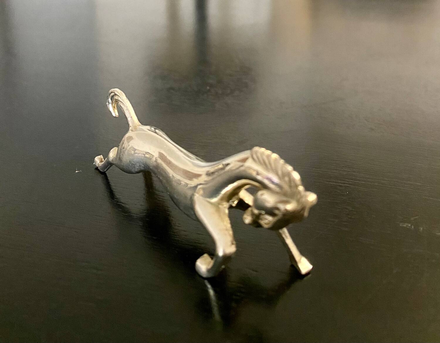 6 horse-shaped metal knife holders