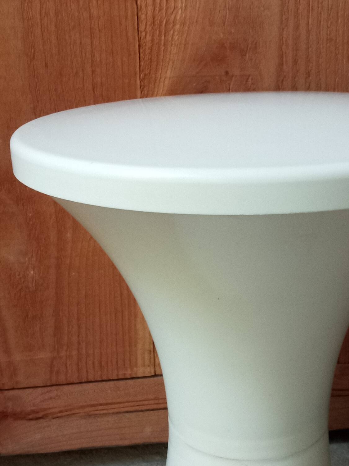 White tam-tam stool, Stamp edition