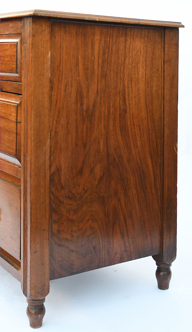 Commode en bois naturel