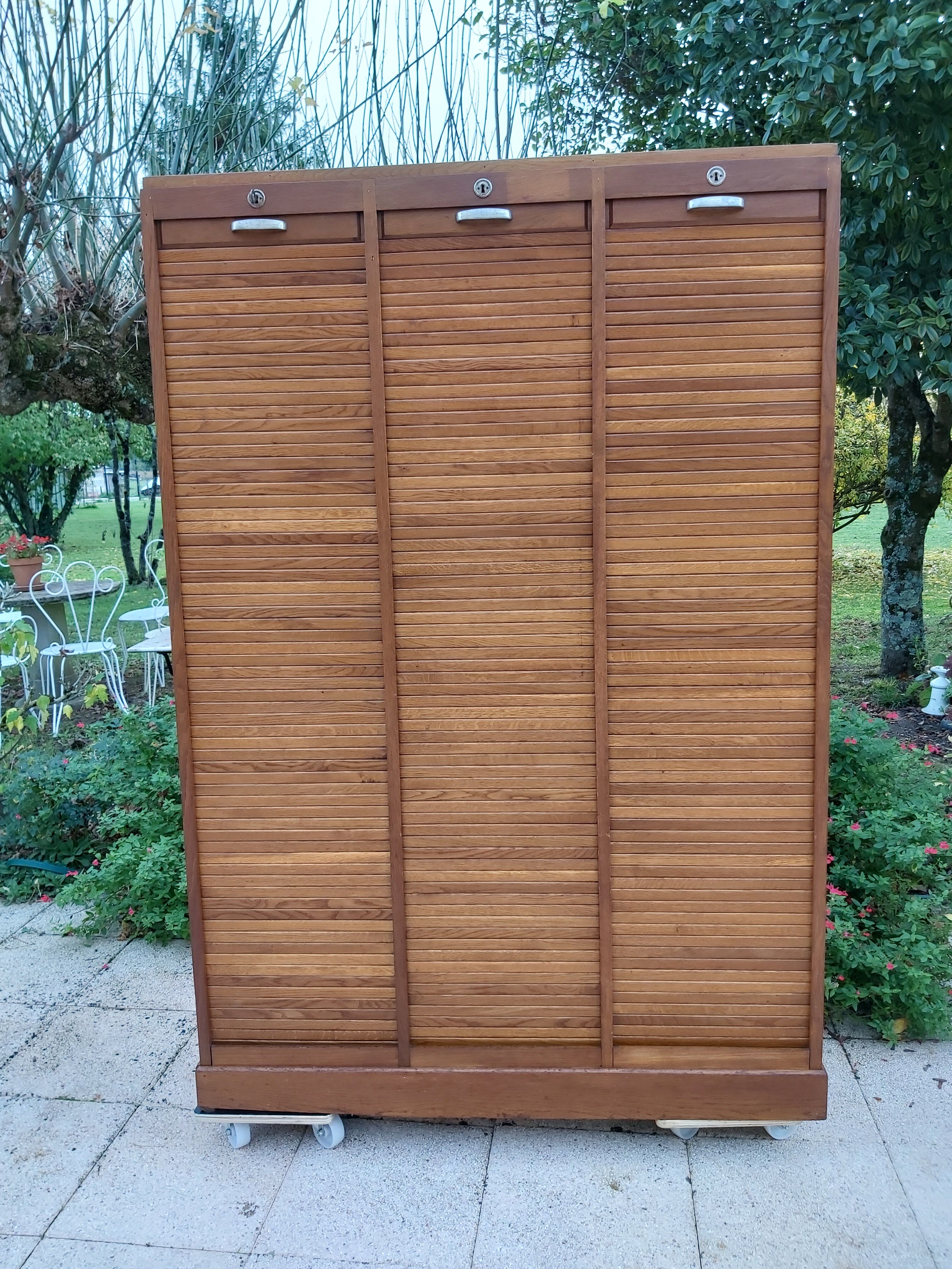 Triple oak curtain binder