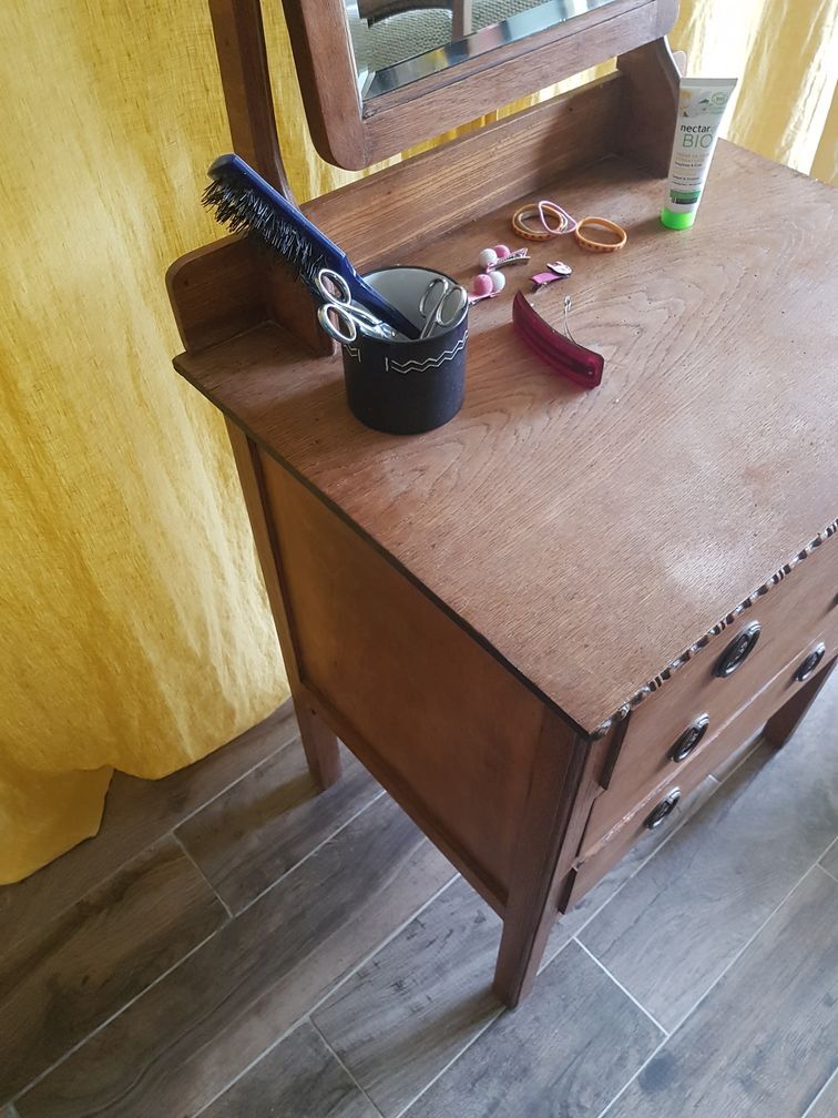 Victorian-era hairdresser