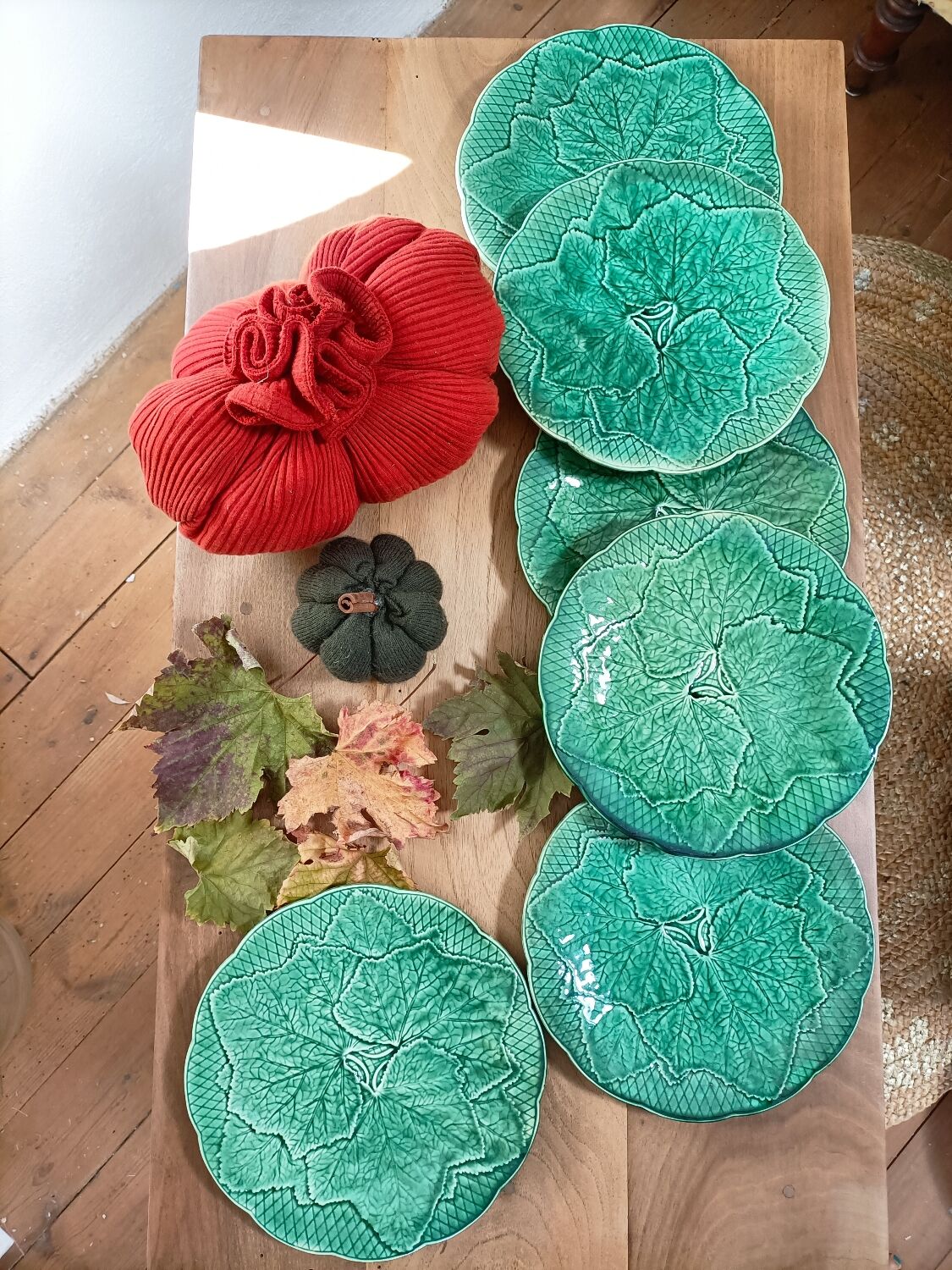 6 Gien slip dessert plates with leaf decoration