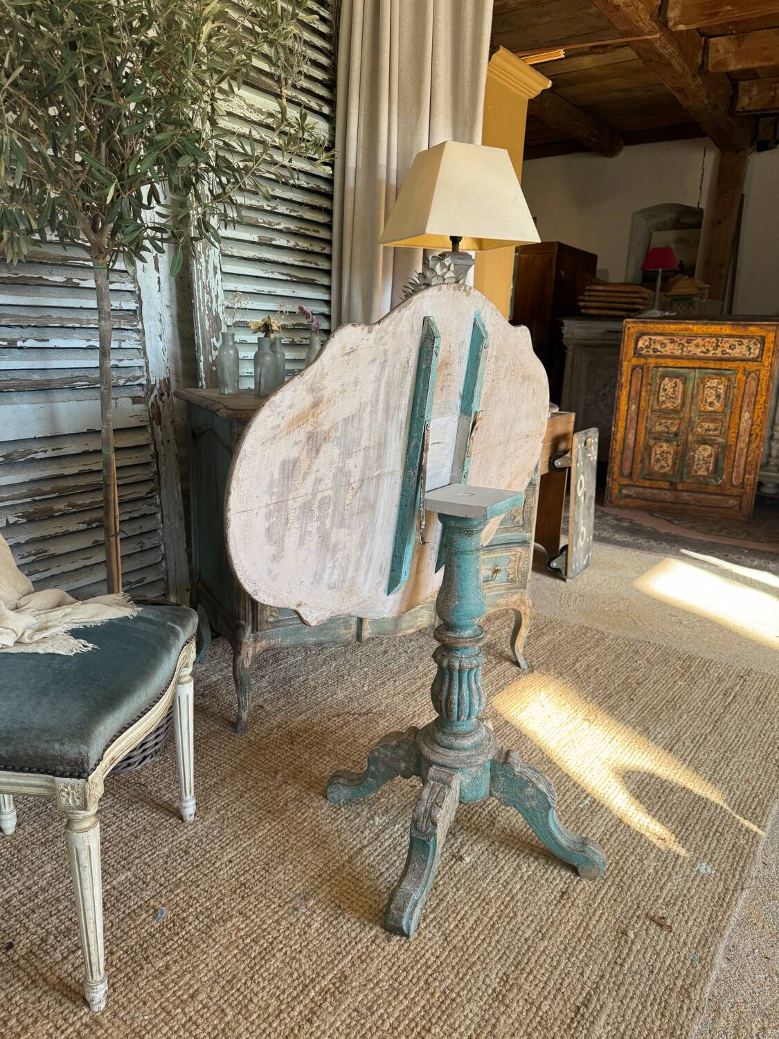 Travel pedestal table