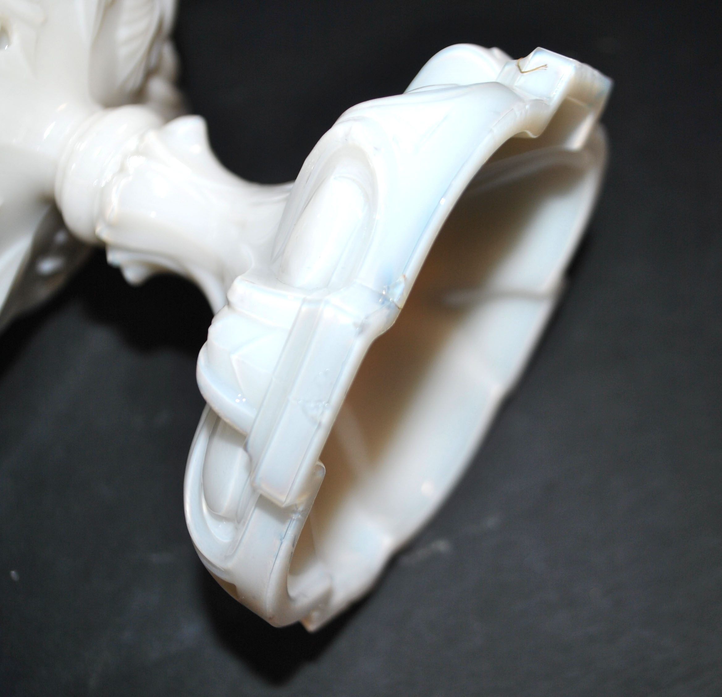 Opaline de Vallerysthal chalice cup Art Nouveau 1910 white opaline H16cm