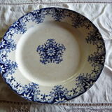 Plat ancien en céramique Longwy modèle Rouen