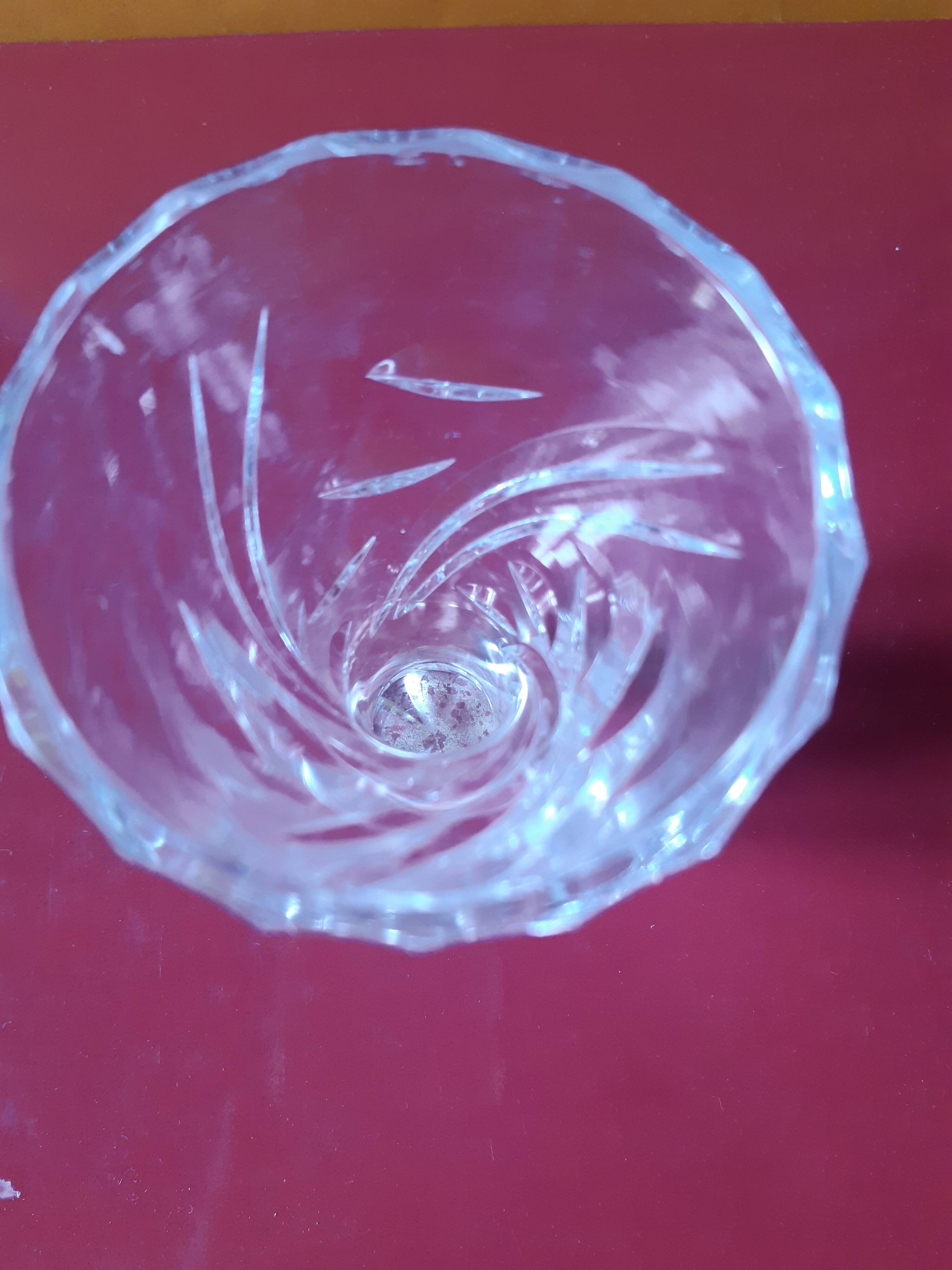 Petit vase en cristal ciselé