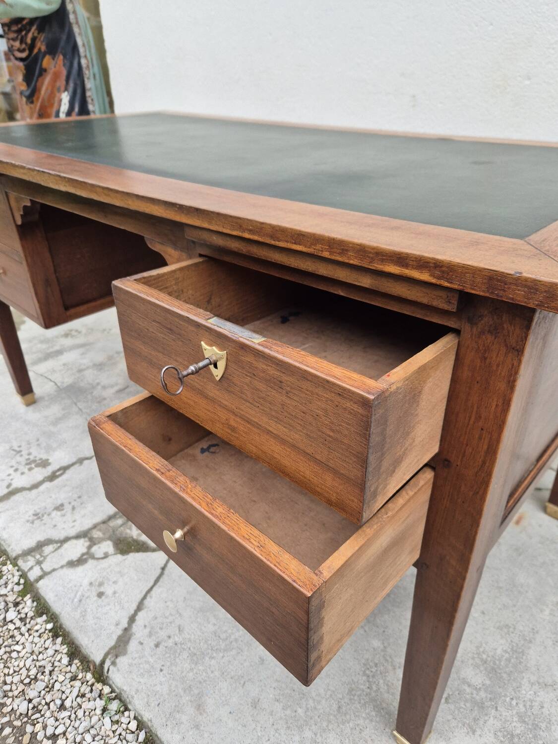 Louis XVI style minister's desk in solid walnut, 4 drawers, old manufacture