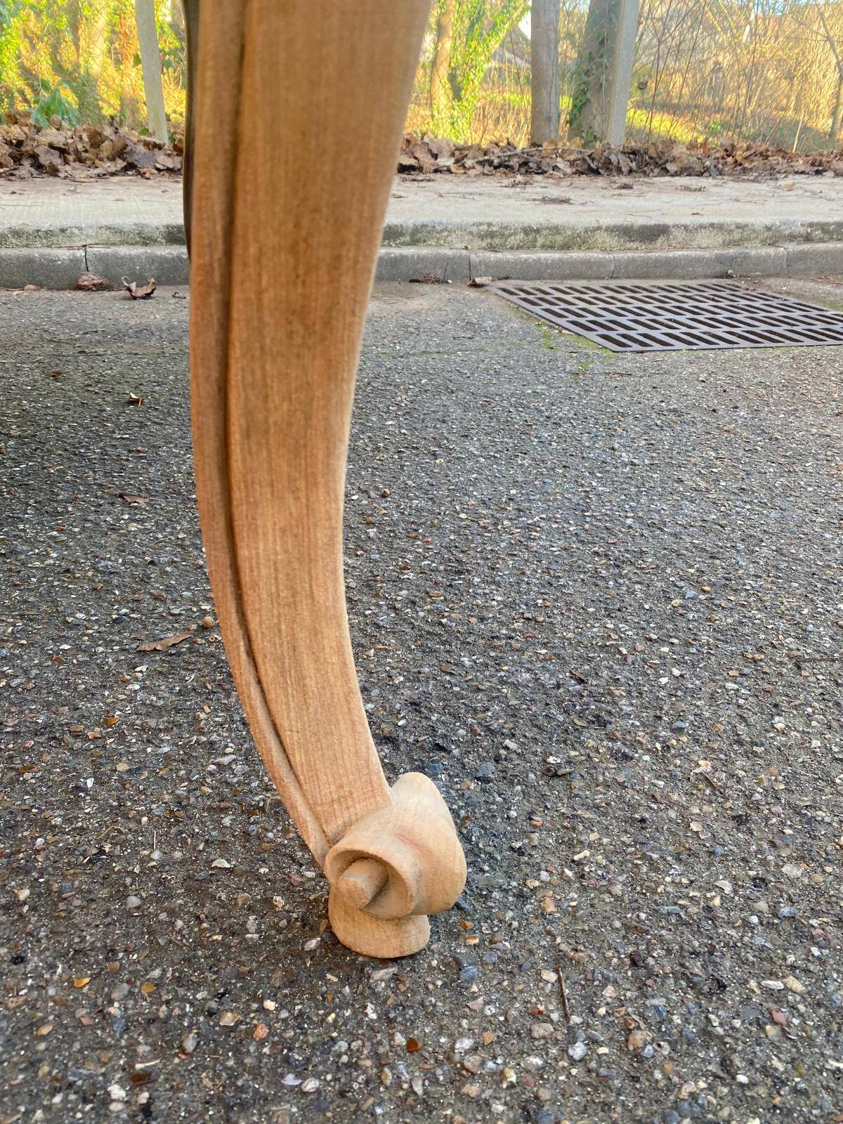 Louis XV extendable dining table, renovated, walnut, 250cm, 18th century.
