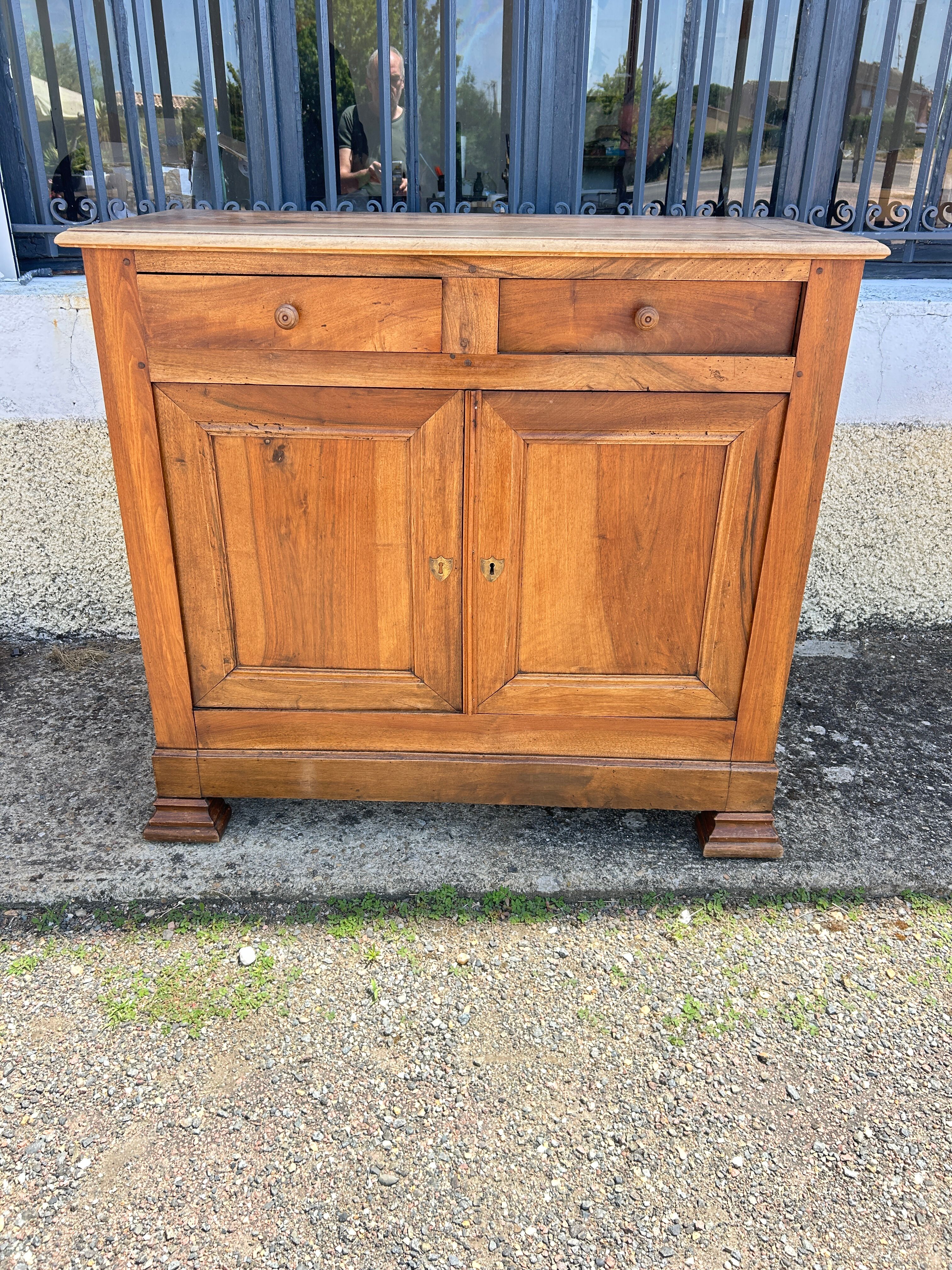 Buffet bas Style Louis Philippe en noyer