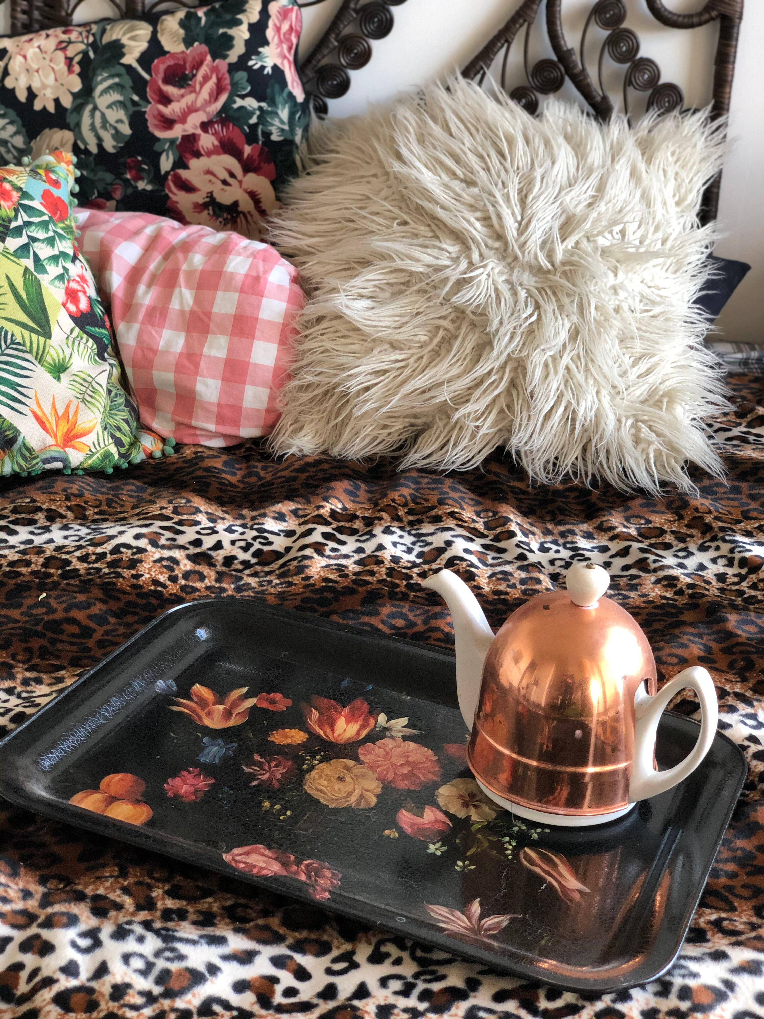 Black tray with floral motifs