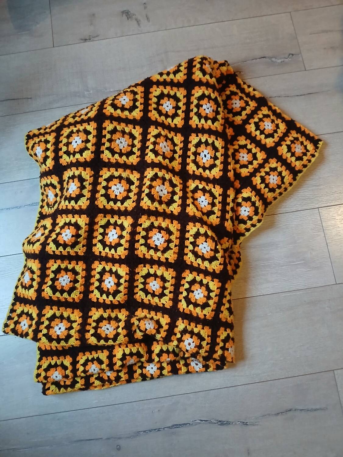 Large vintage/granny bedspread