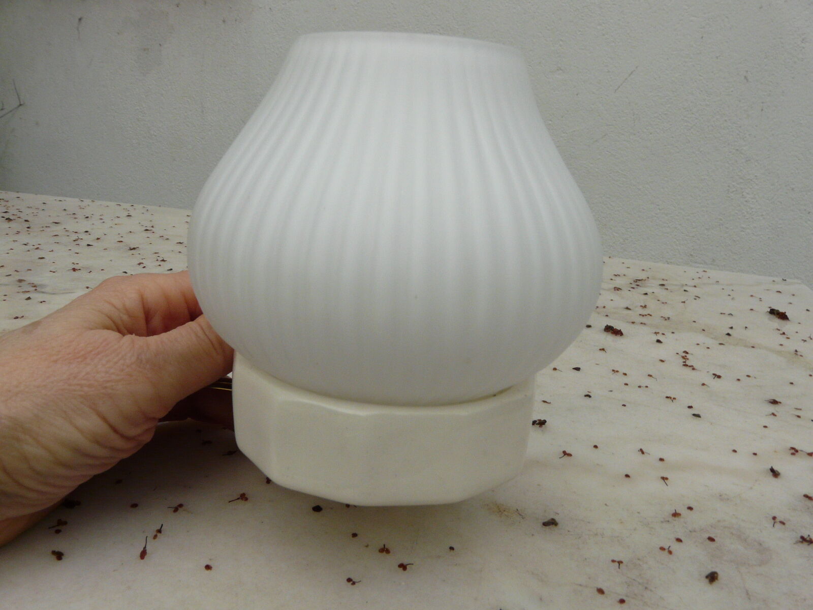 Porcelain or ceramic and art deco opaline wall light