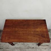 Bureau ancien en bois avec tiroir