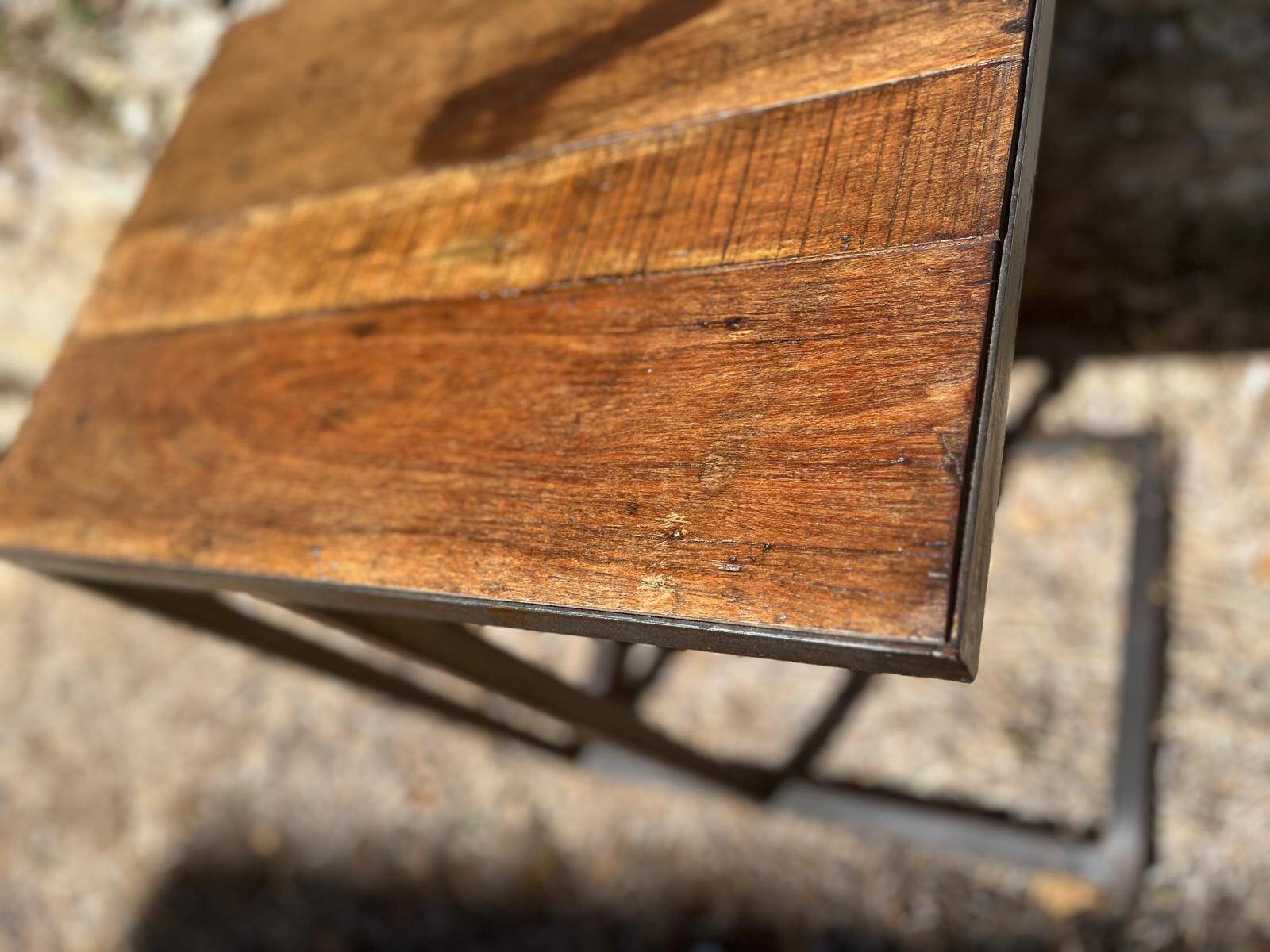 Table d’appoint industrielle en bois et métal