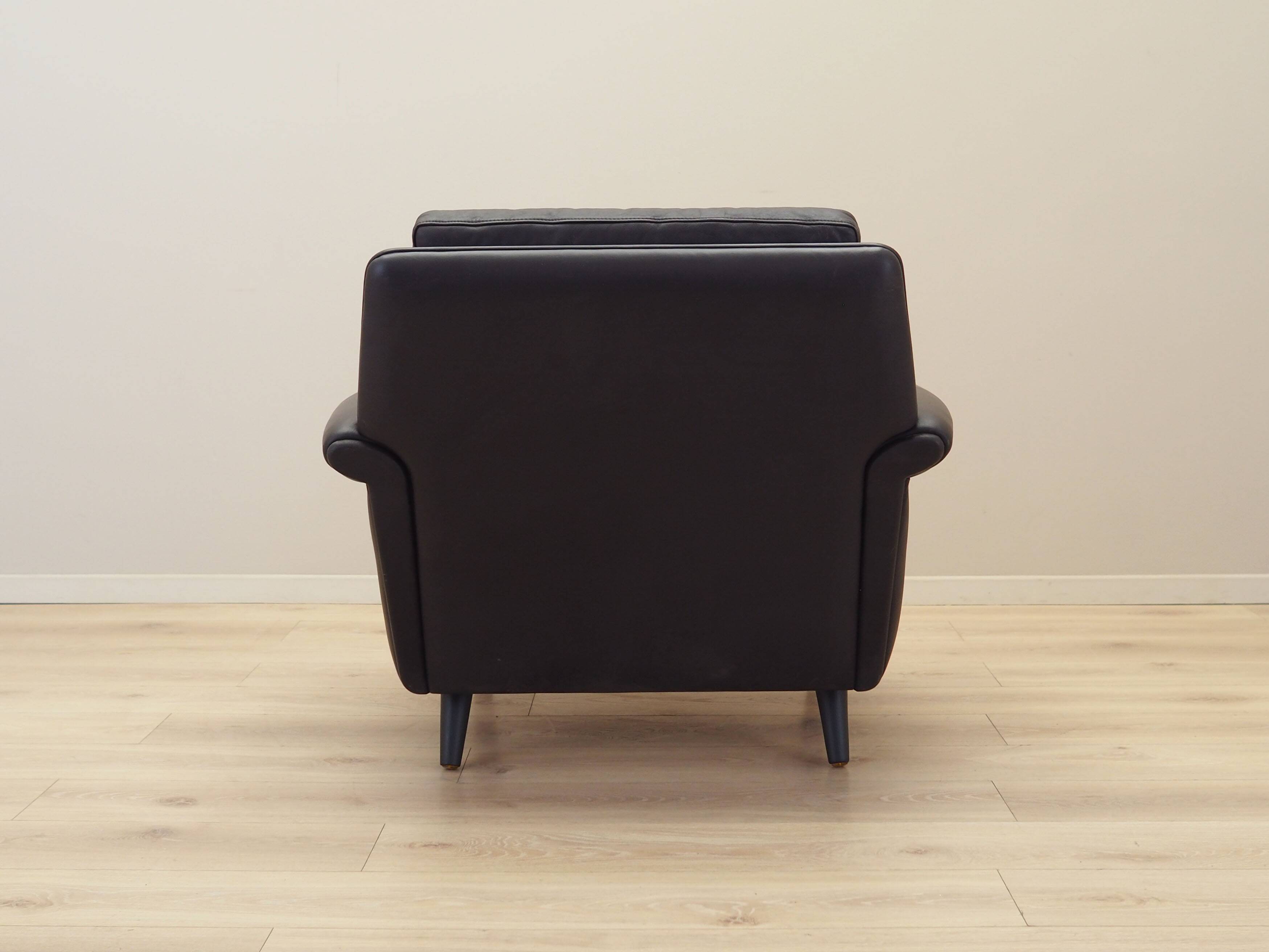 Fauteuil en cuir marron, design danois, années 1960, designer : Aage Christiansen.