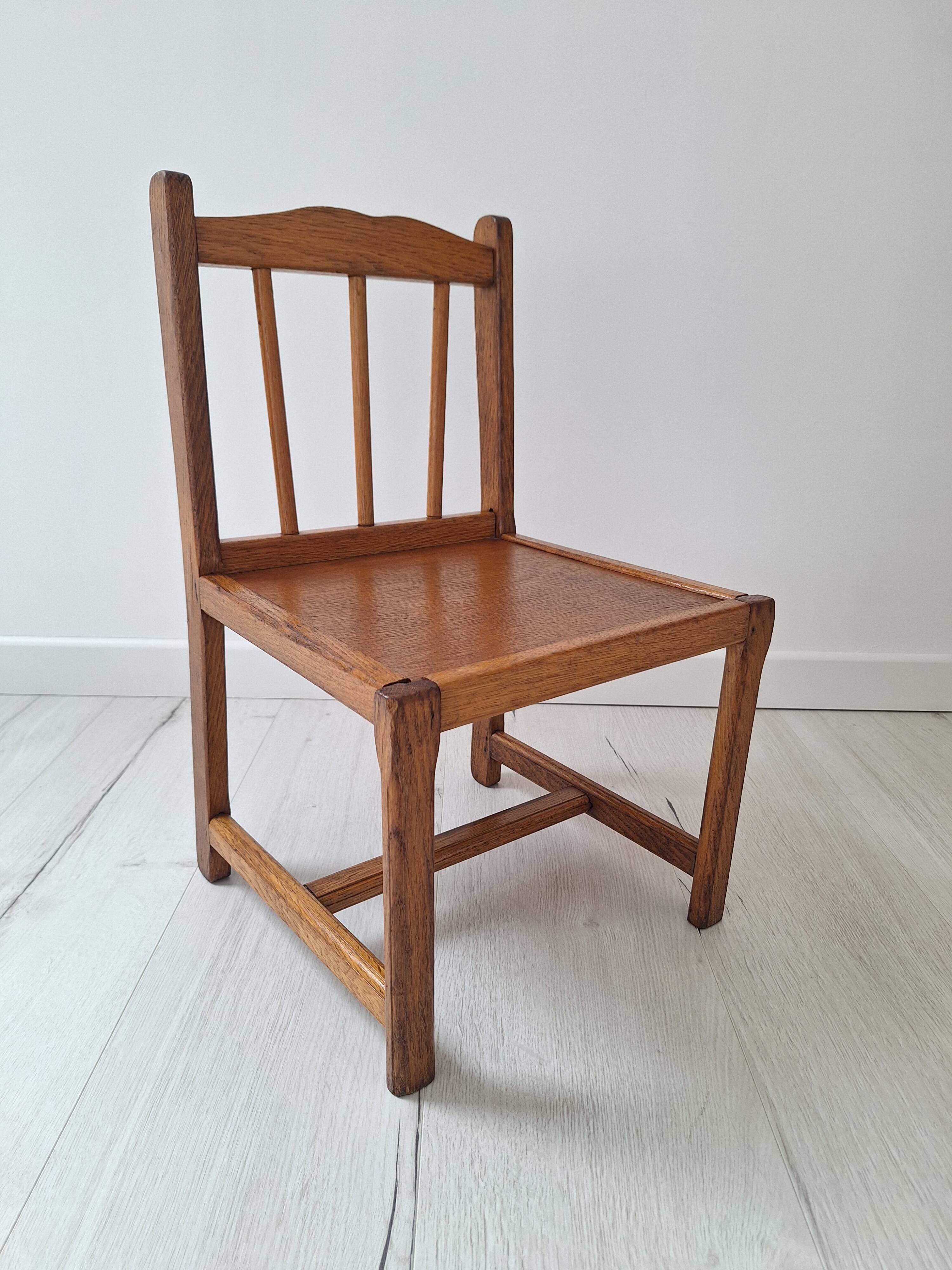 Chaise enfant en bois vintage