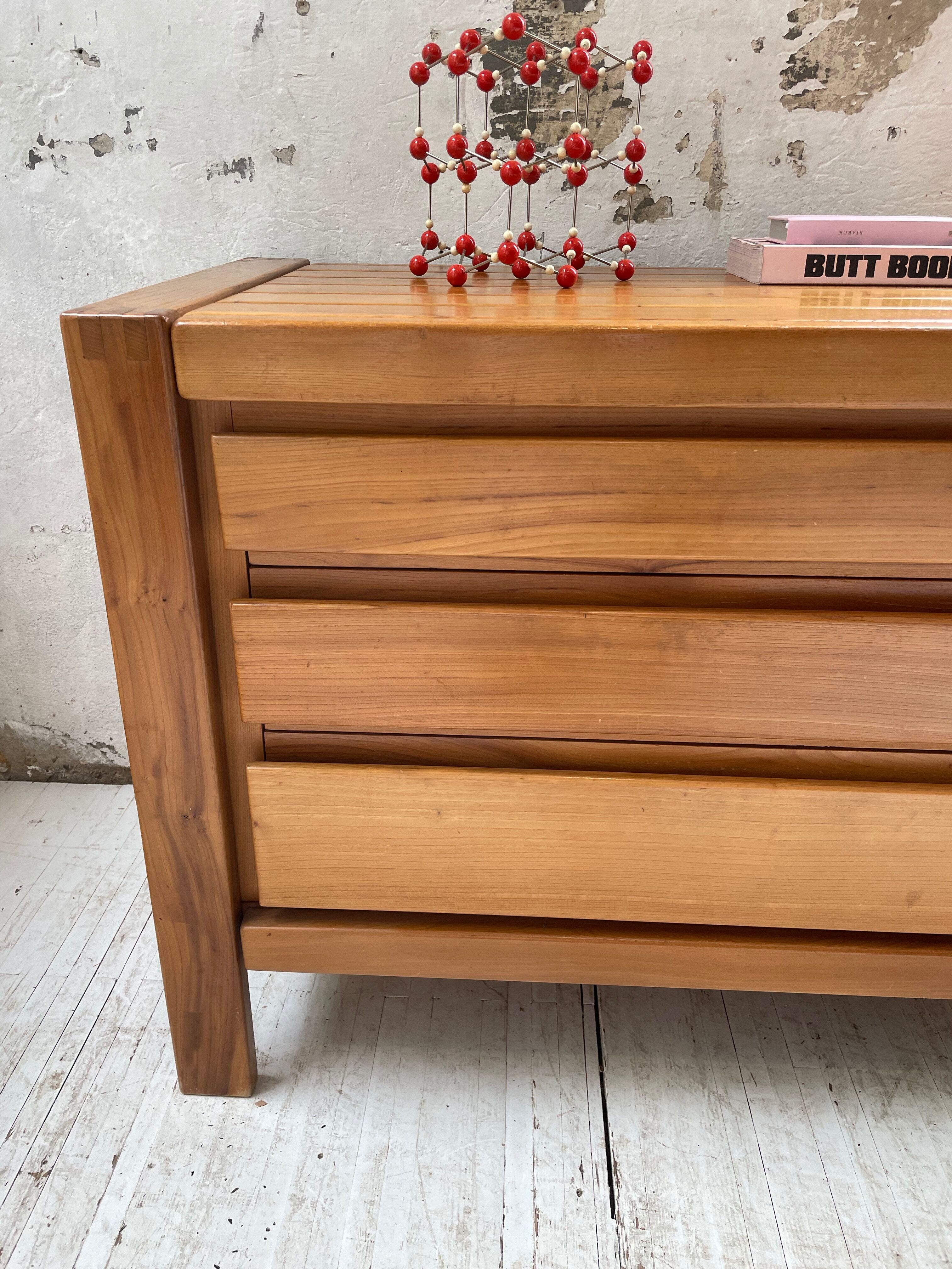 Regain dresser office row