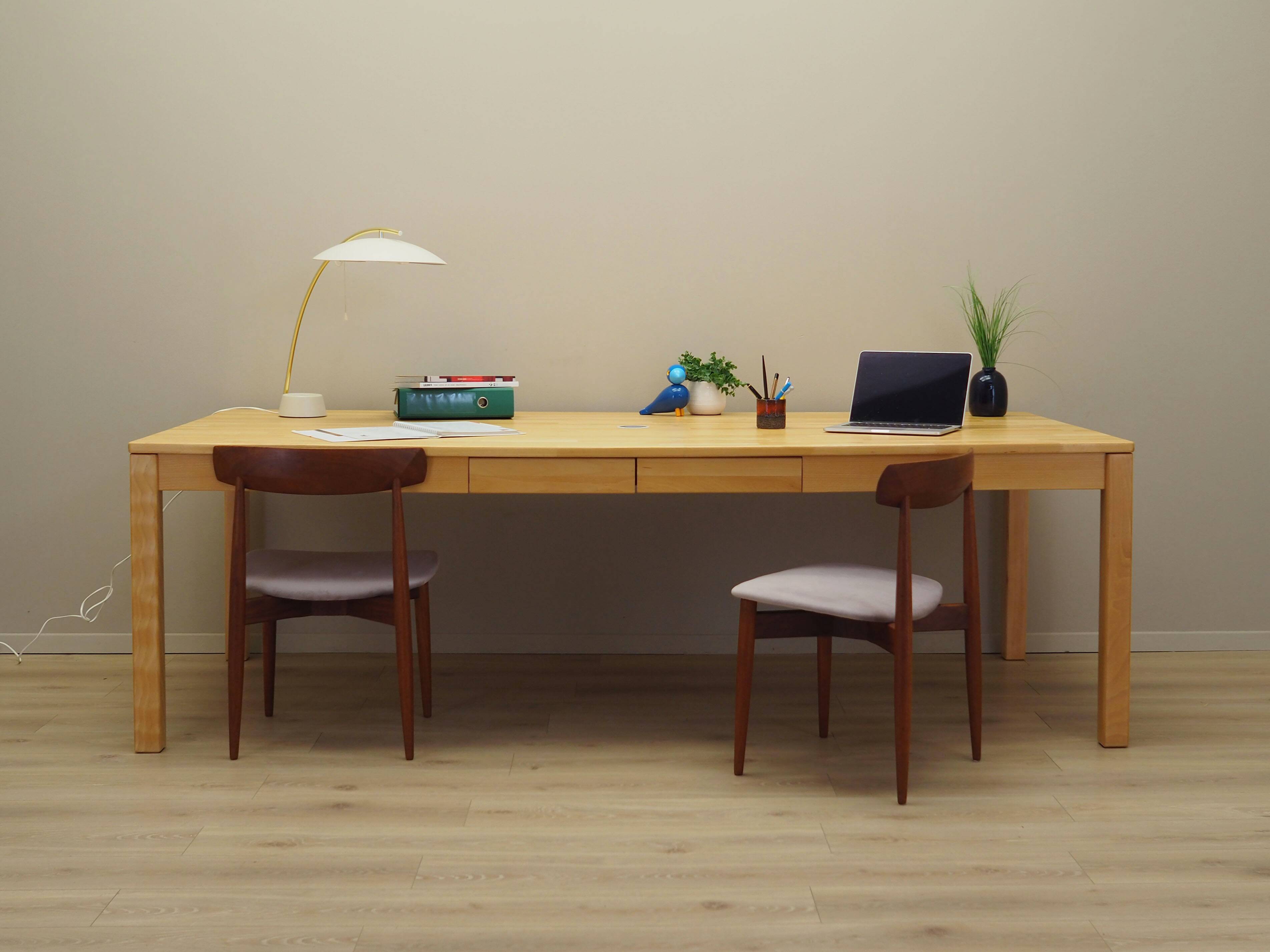 Bureau en hêtre, design danois, années 1980, production : Danemark