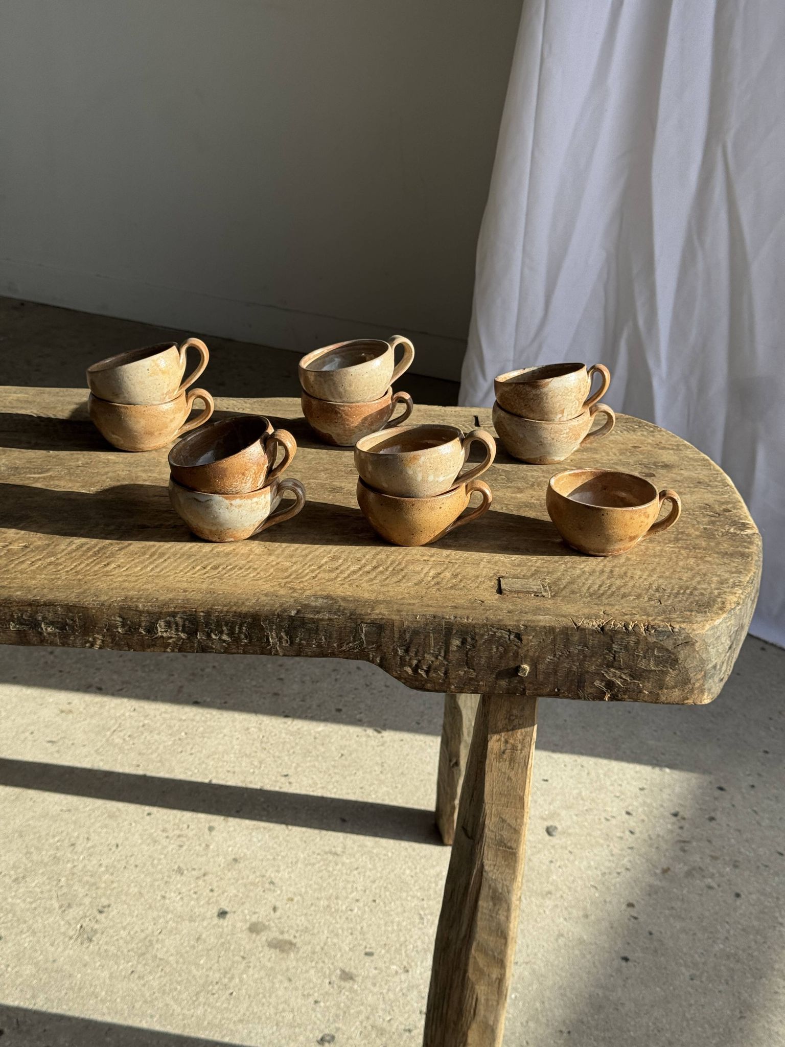 11 tasses à café vintage en grès mat brut
