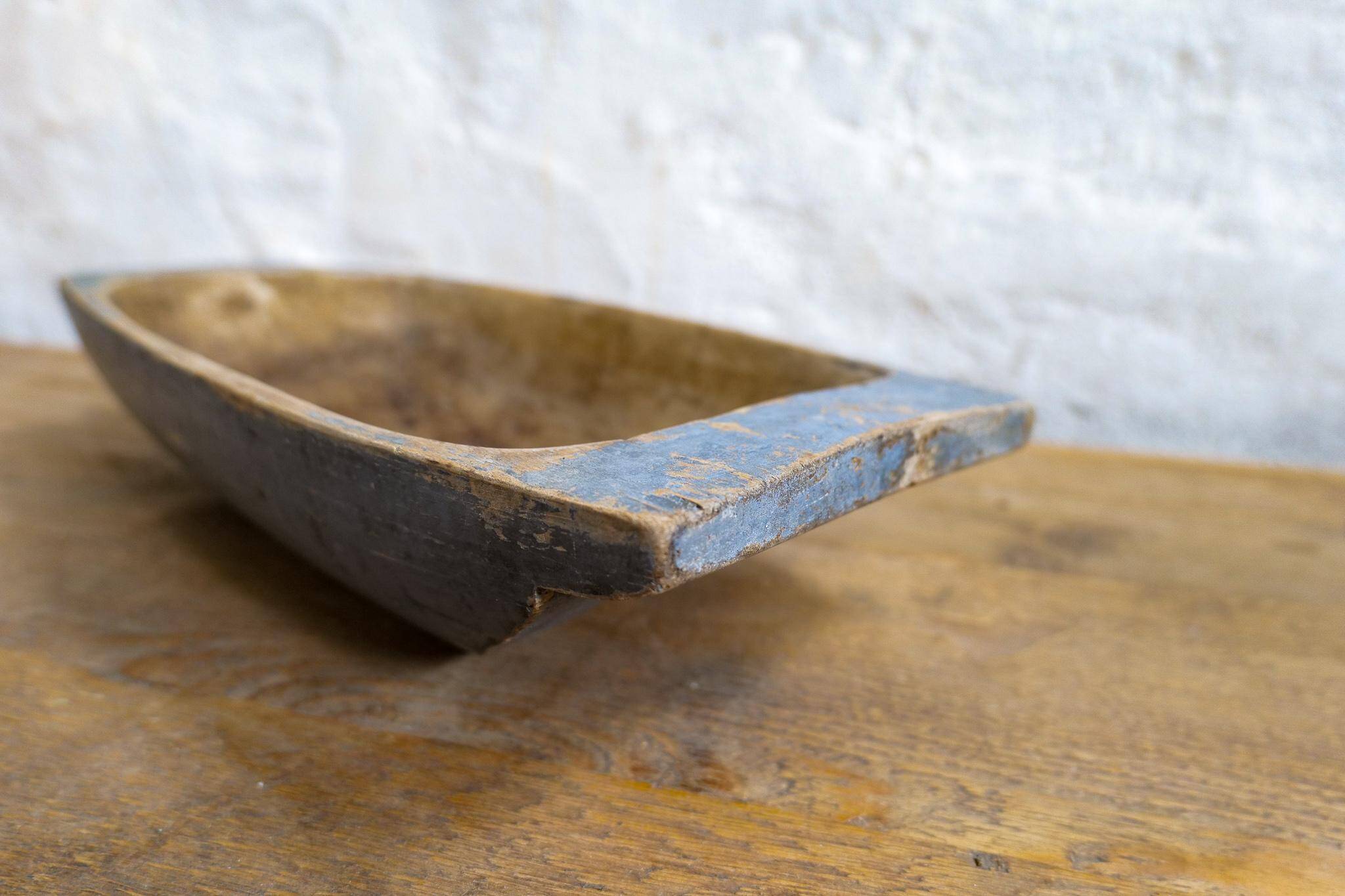 Swedish folk art, large unique blue farmer's bowl from the 19th century.