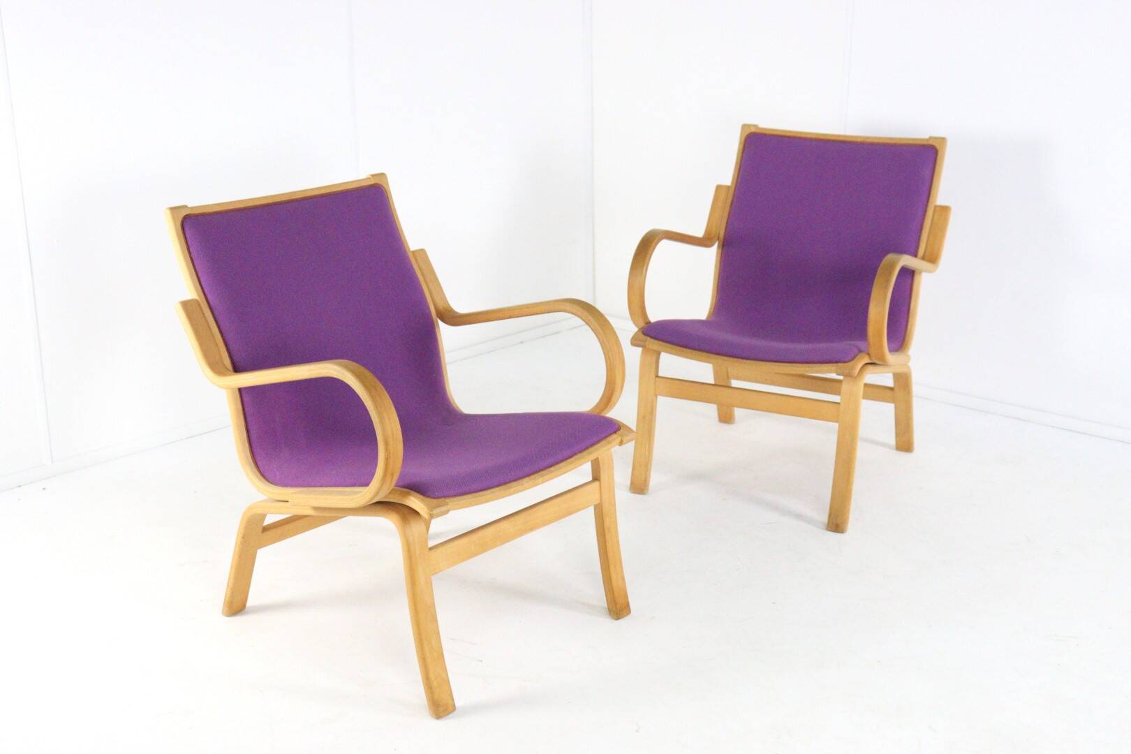 Vejle armchairs  'purple' |