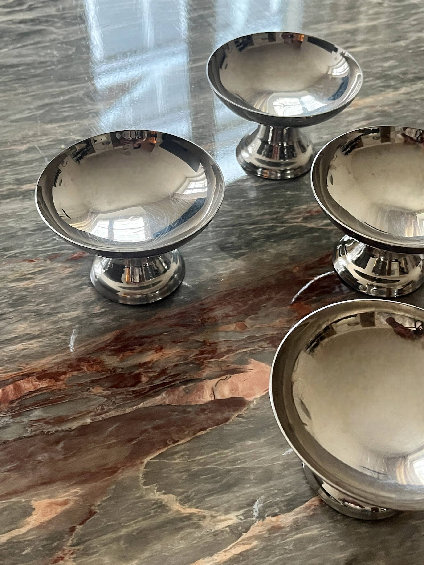 Lot de 4 coupes en métal chromé, 1970