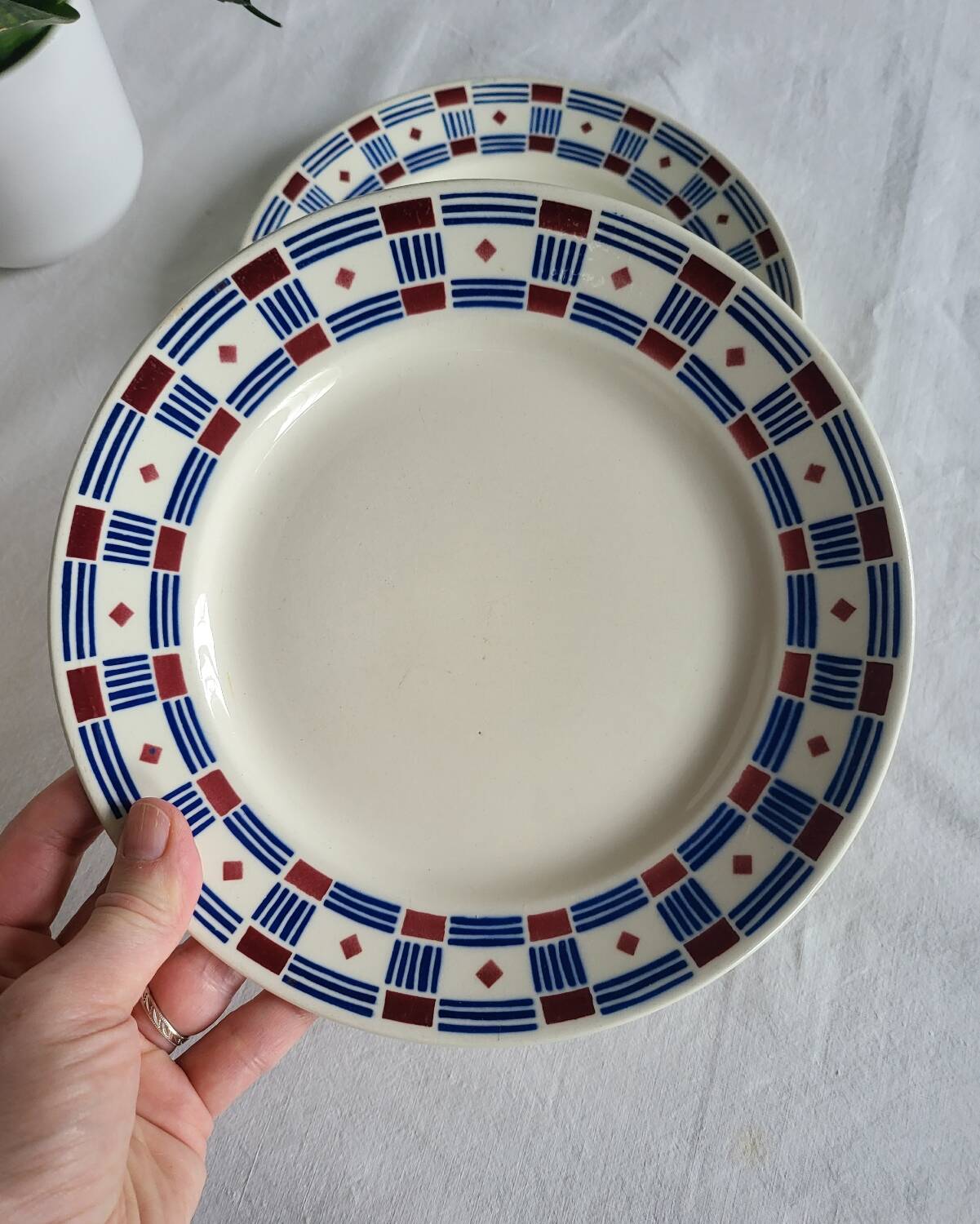 2 Vincennes earthenware dinner plates, Paris