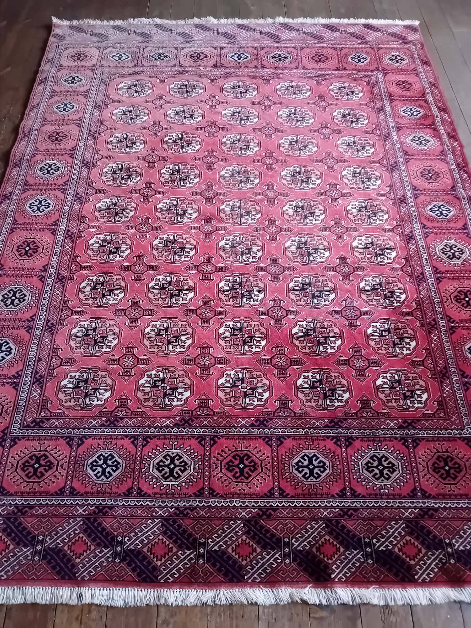 Handmade Persian Boukhara rug 240x175cm