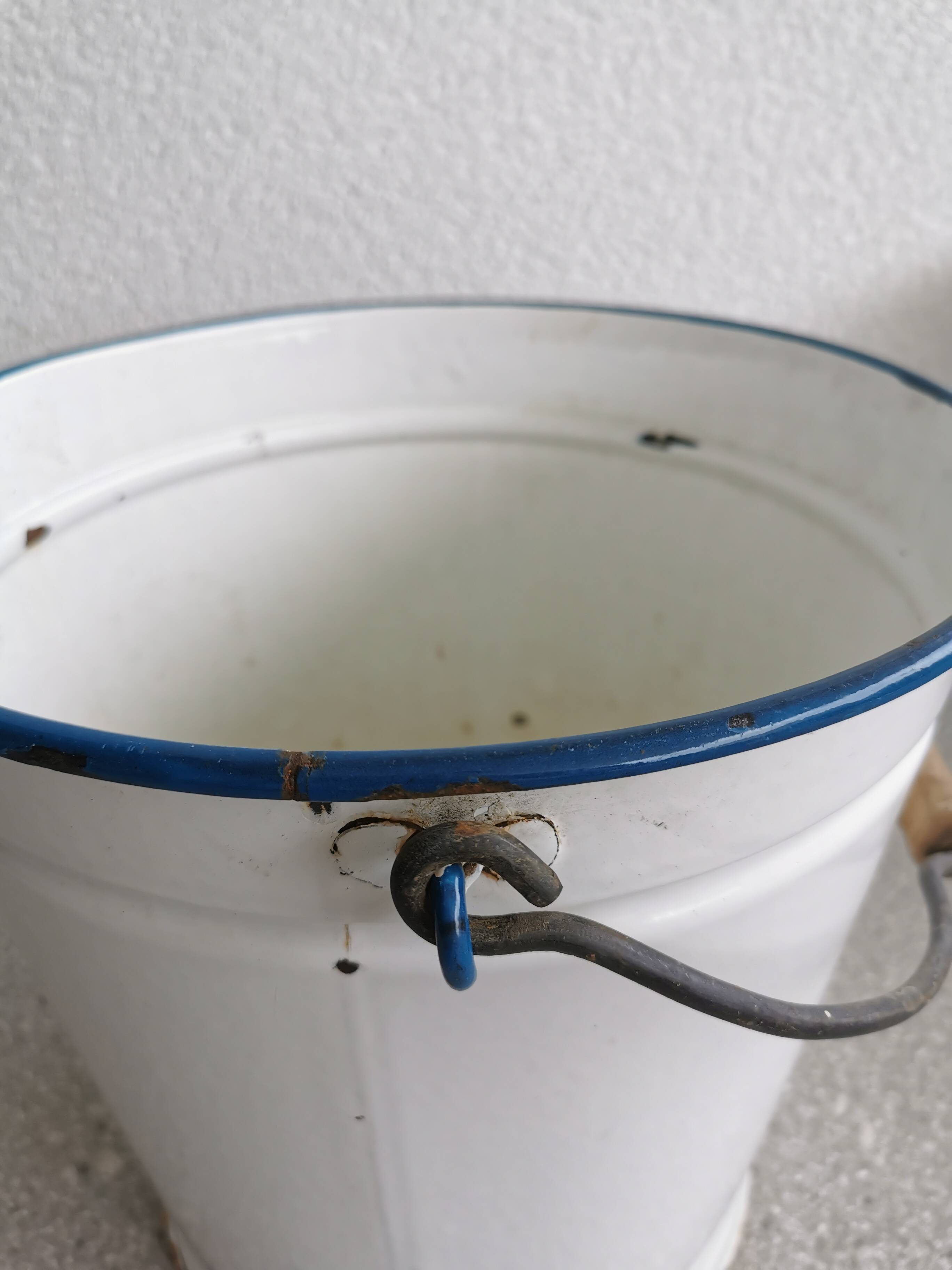 Set of 4 Vintage White Enamel Bucket Planter: 1970s EMO Celje Yugoslavia