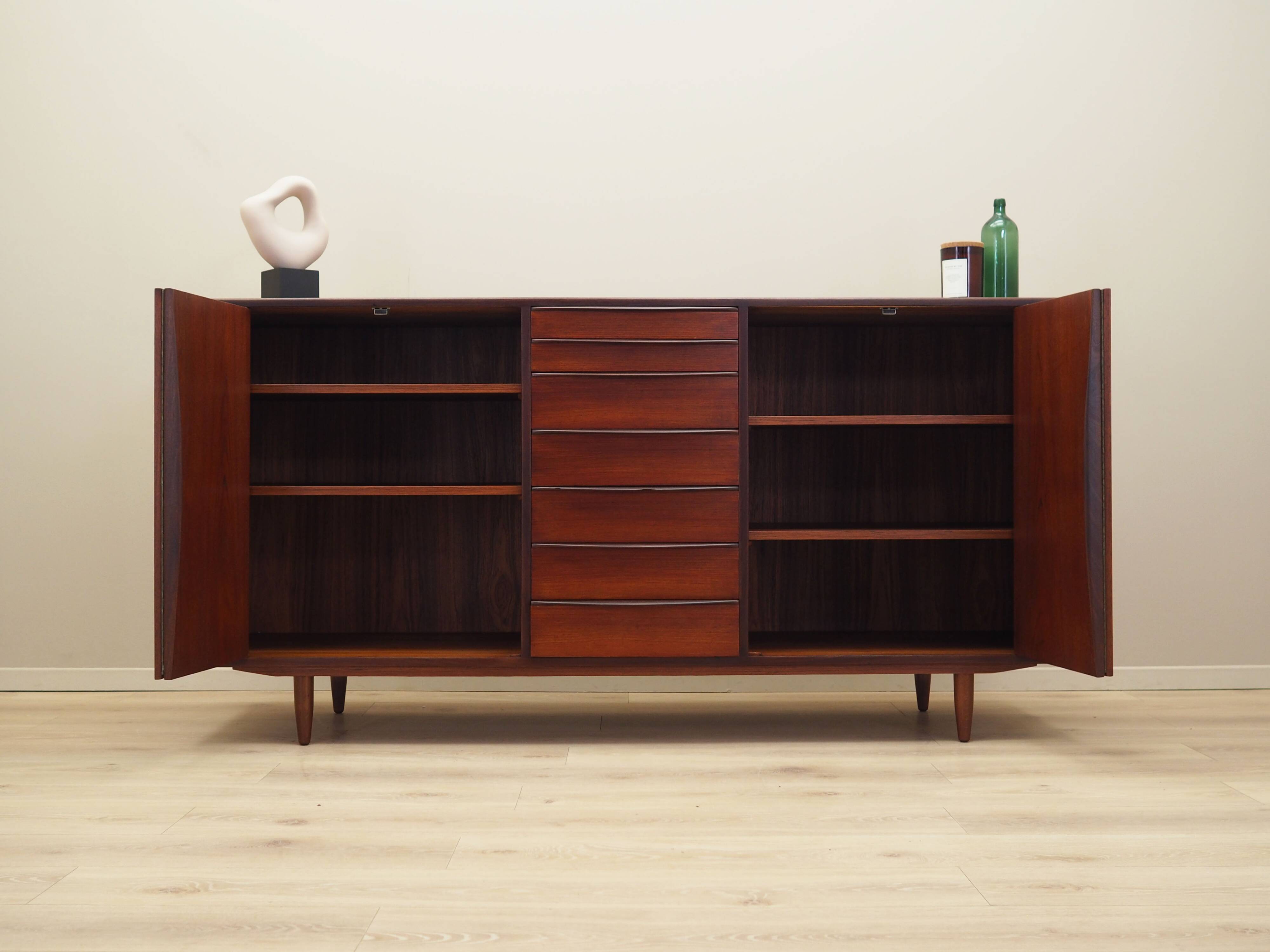 Buffet en teck, design danois, années 1970, production : Danemark