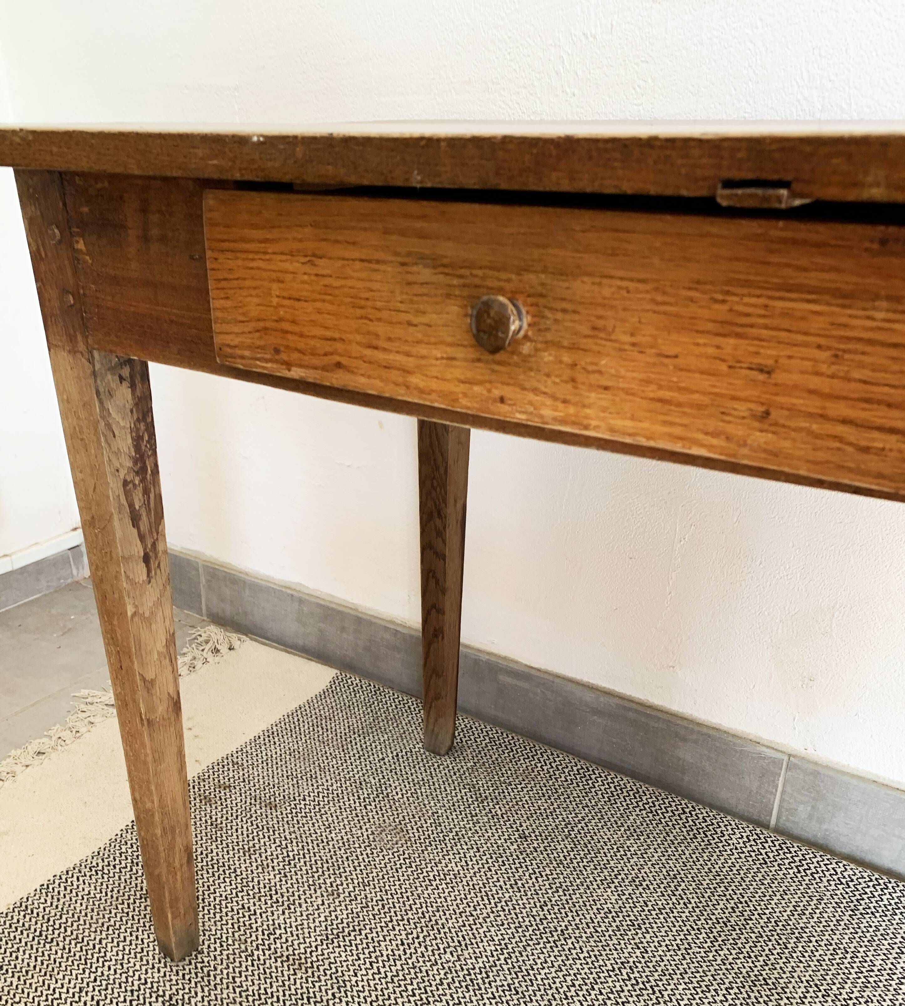 Authentic vintage farmhouse table in solid oak from the 50s and 60s