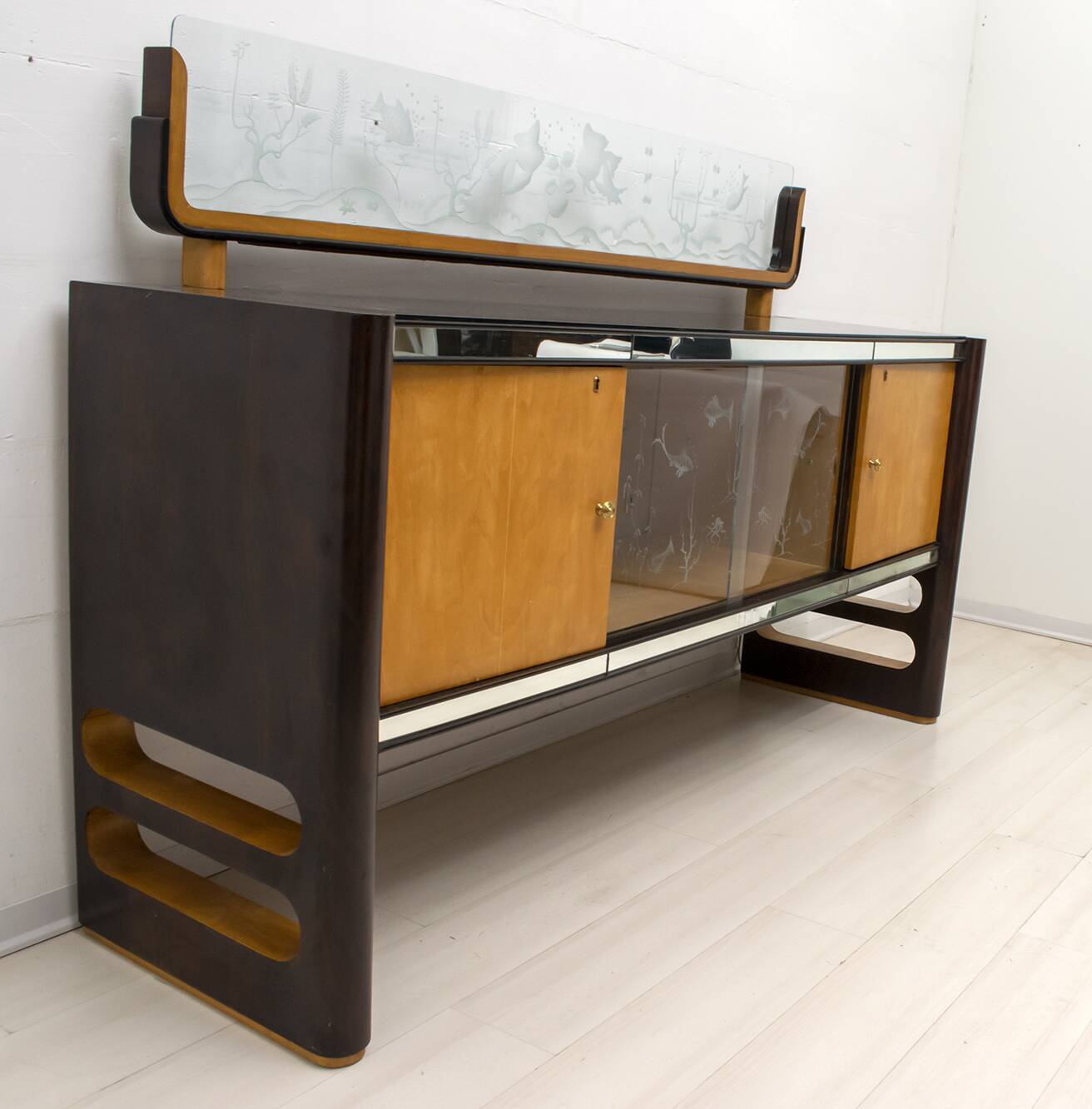Osvaldo Borsani Mid-Century Modern Italian Walnut and Maple Sideboard, 1950