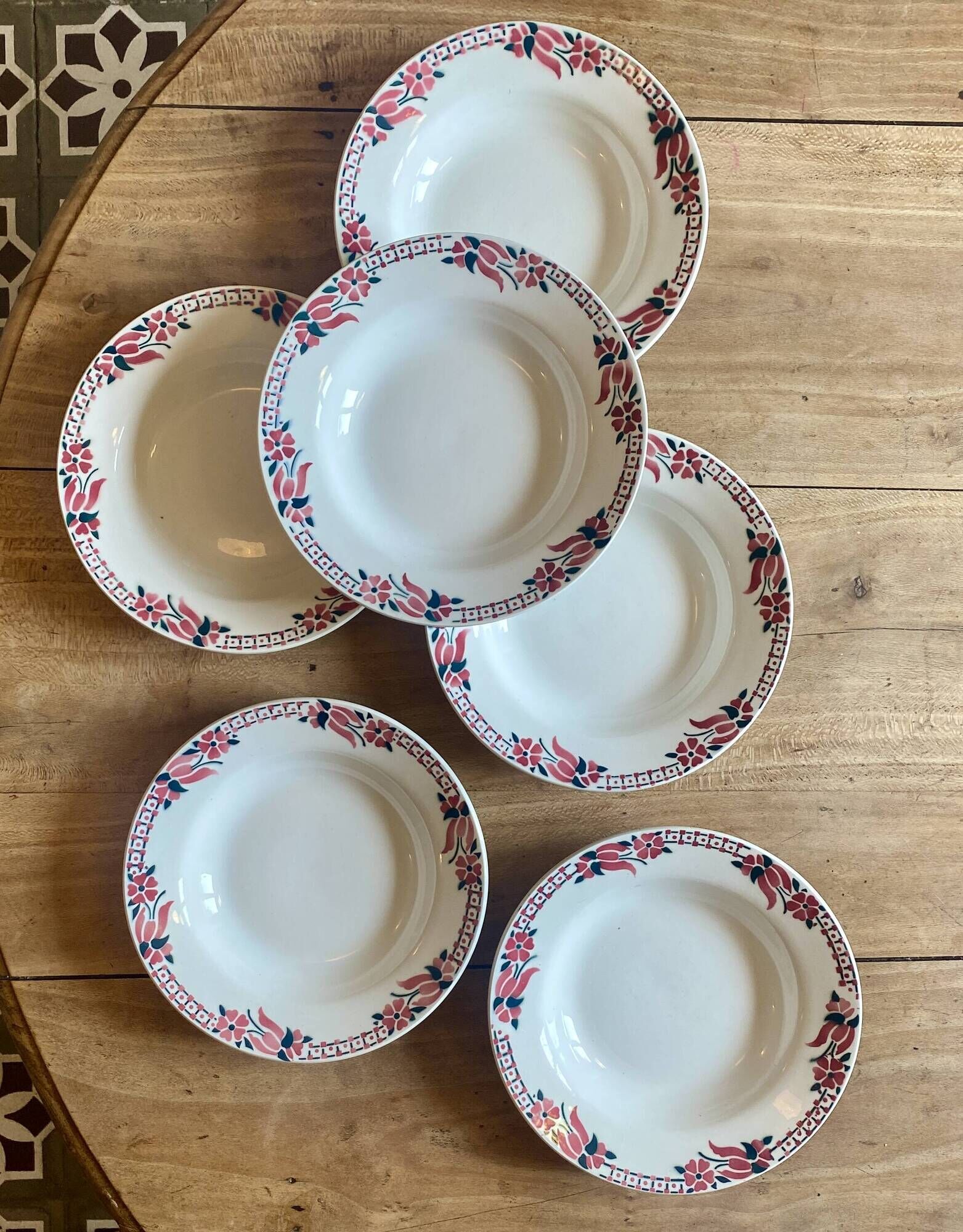 Set of 8 vintage soup plates decorated with pink and black flowers - Saint Amand