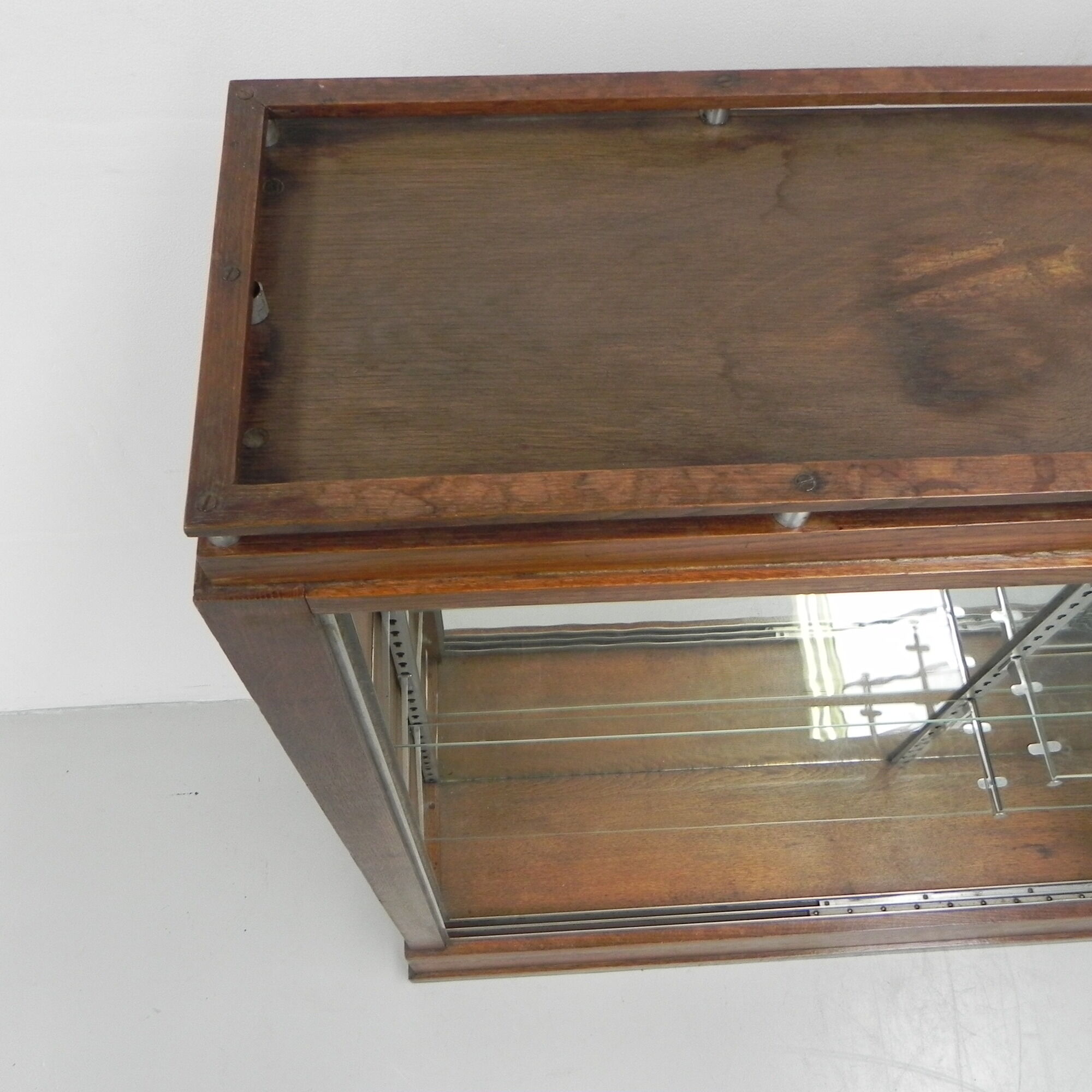 Large display cabinet with 2 sliding glass doors