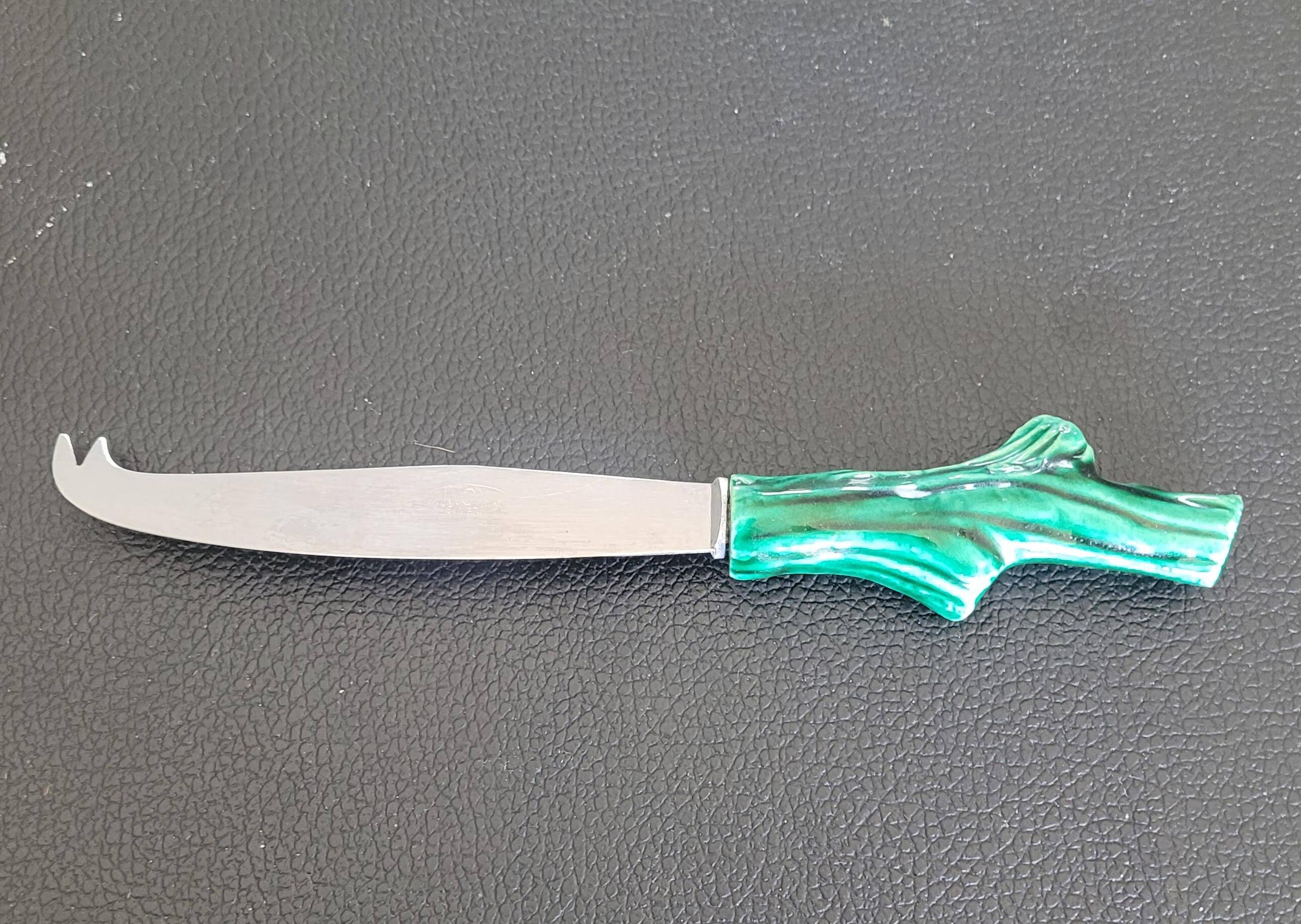 Cheese knife in barbotine