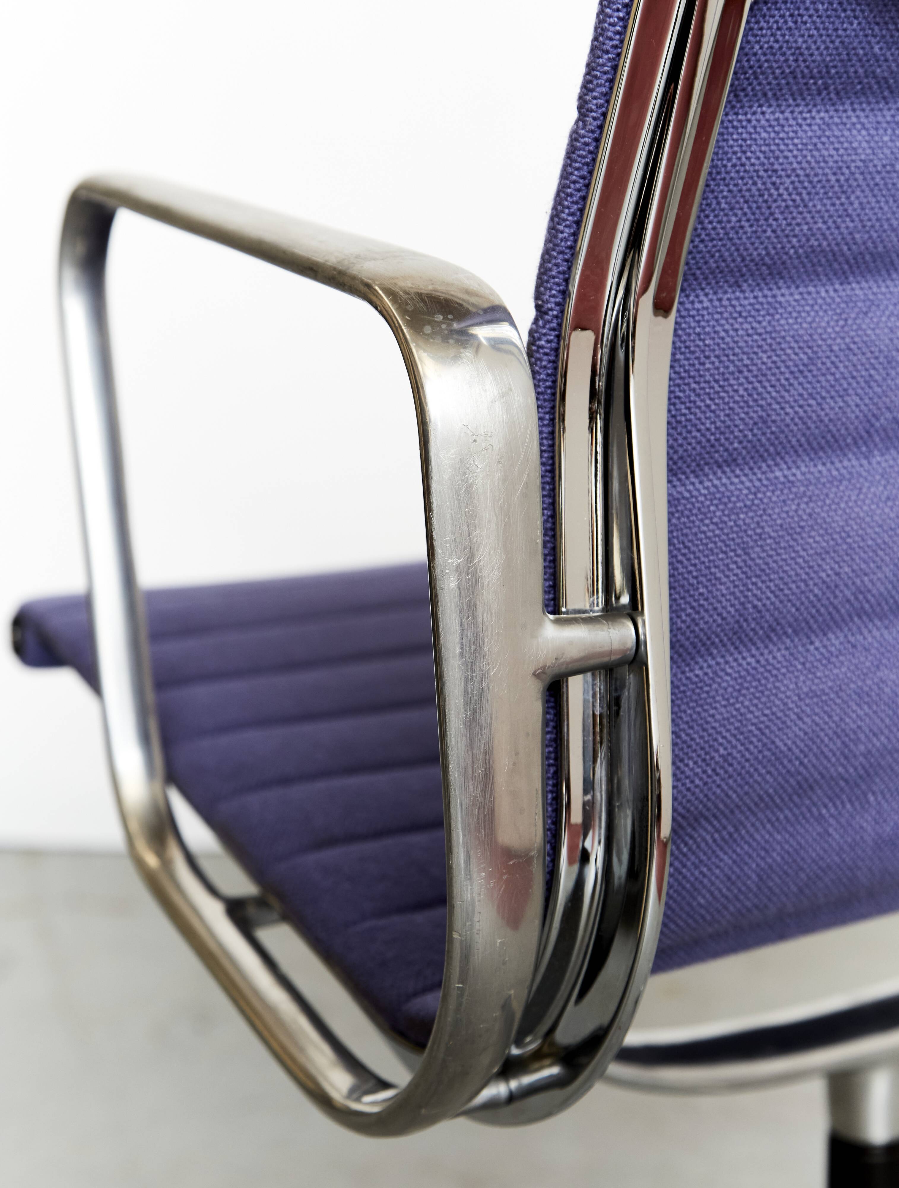 Charles & Ray Eames Aluminium Group Chair EA 108 for Vitra