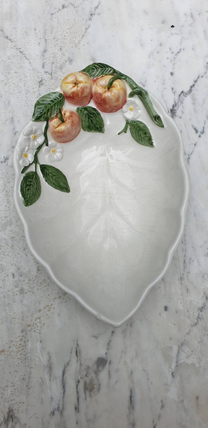 Fruit dish in apple slip