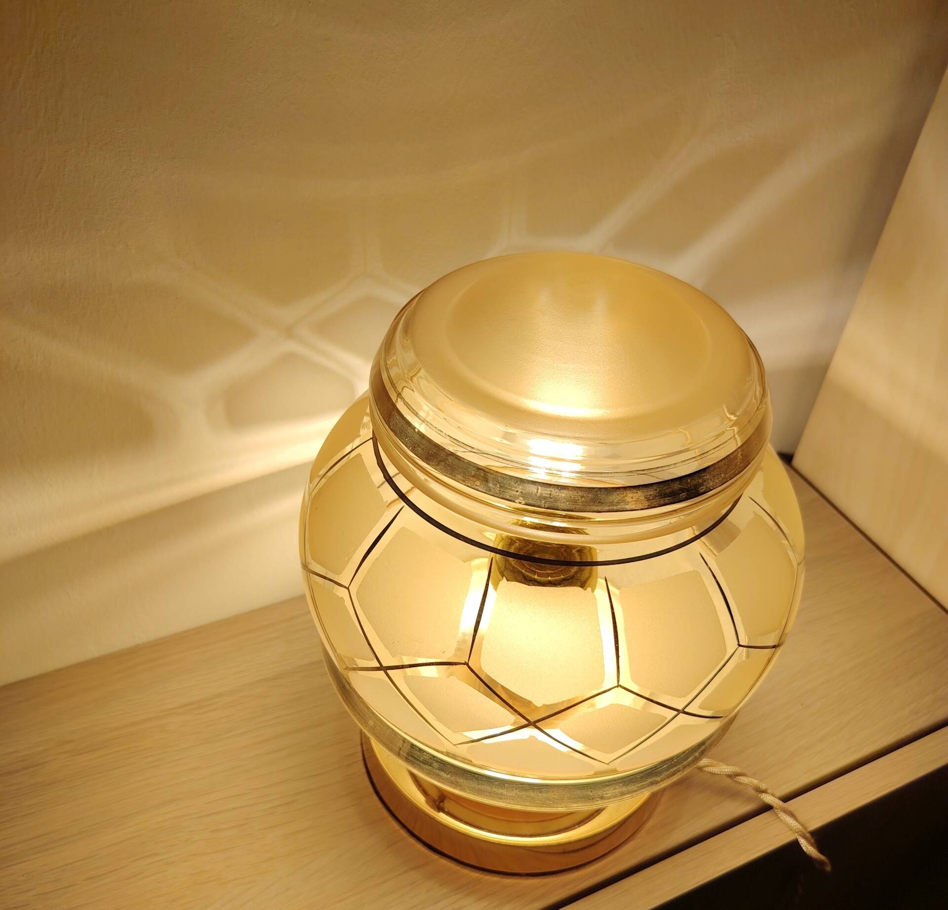 Gold table lamp in Art Deco glasswork