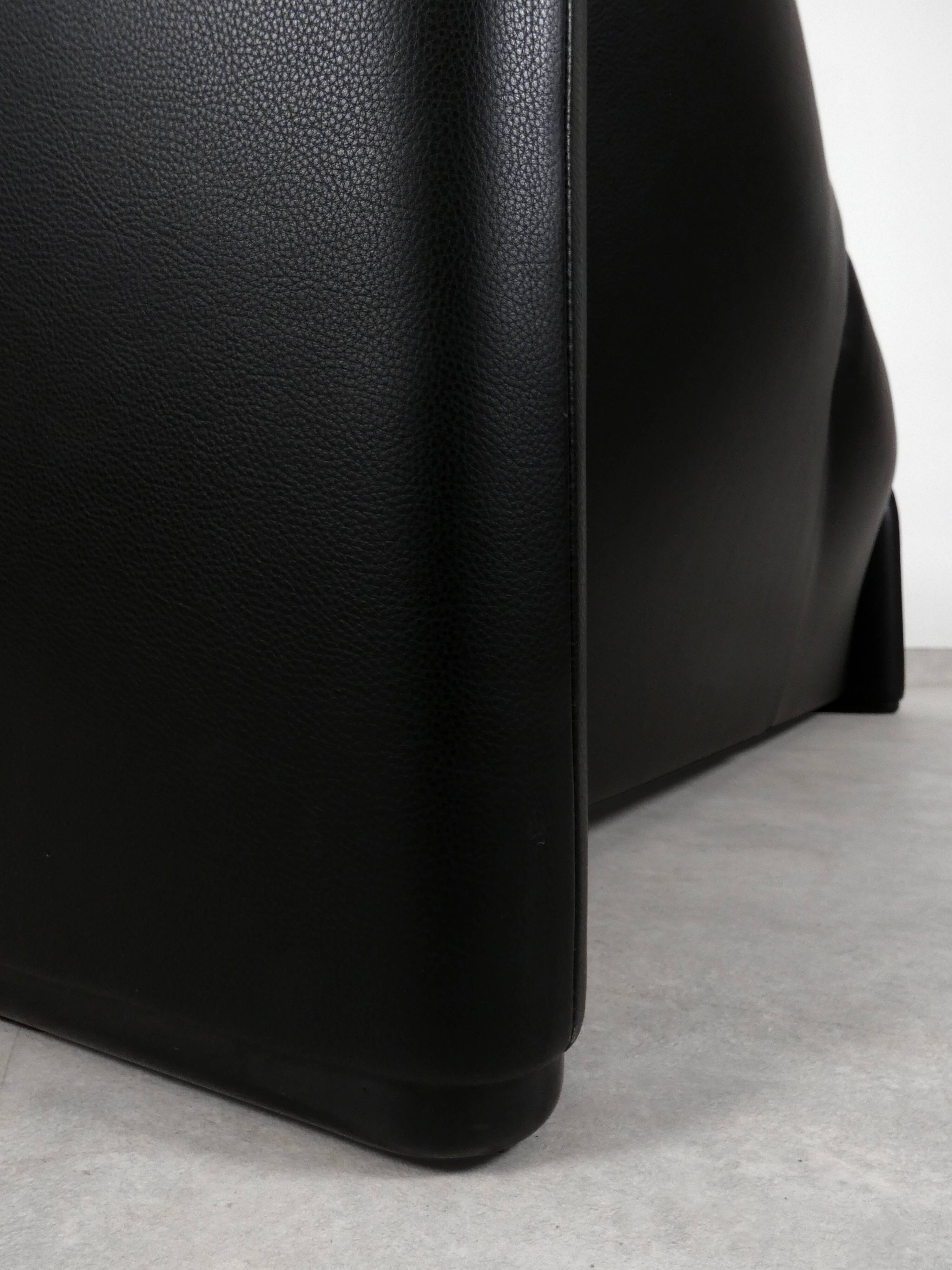 Cassina Maralunga 2,5 seater - black leather