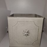 Square planter with patinated iron lion heads