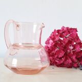 Pichet ancien en verre rose