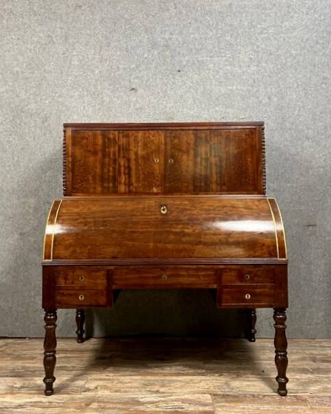 Bureau à cylindre époque Louis Philippe, Restauration en acajou moucheté