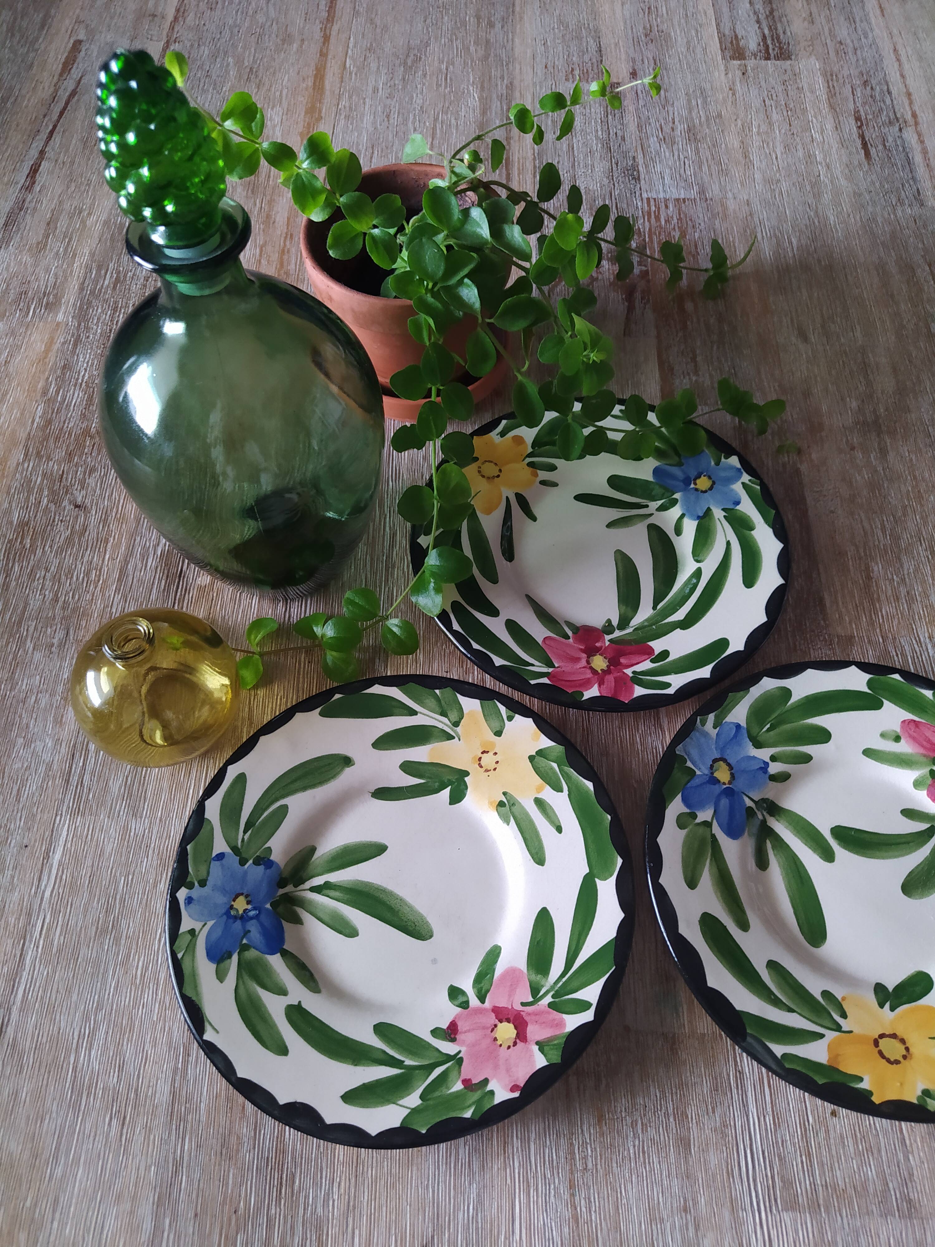Trio assiettes à fleurs vintage