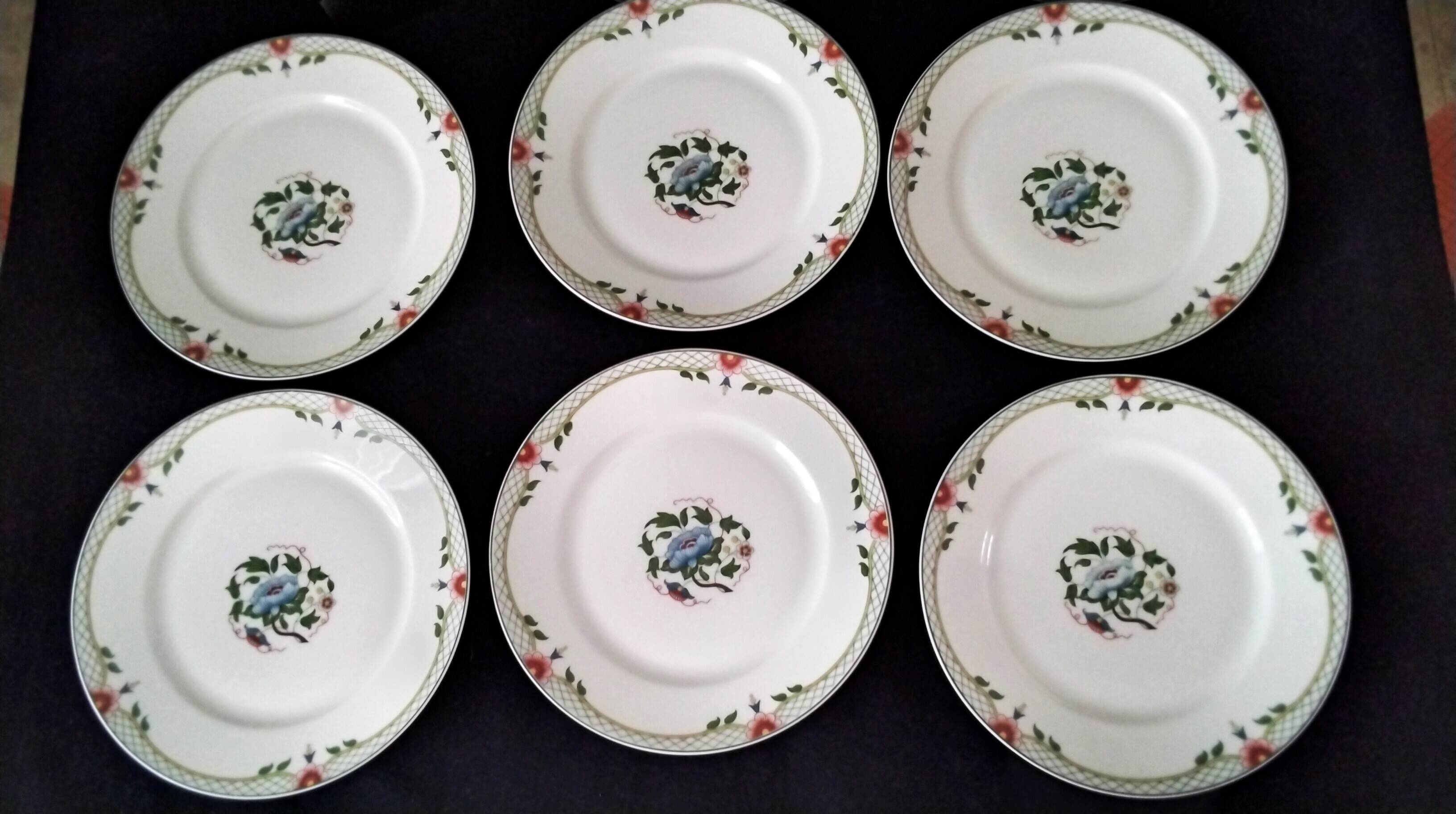 6 Assiettes plates en porcelaine de Limoges