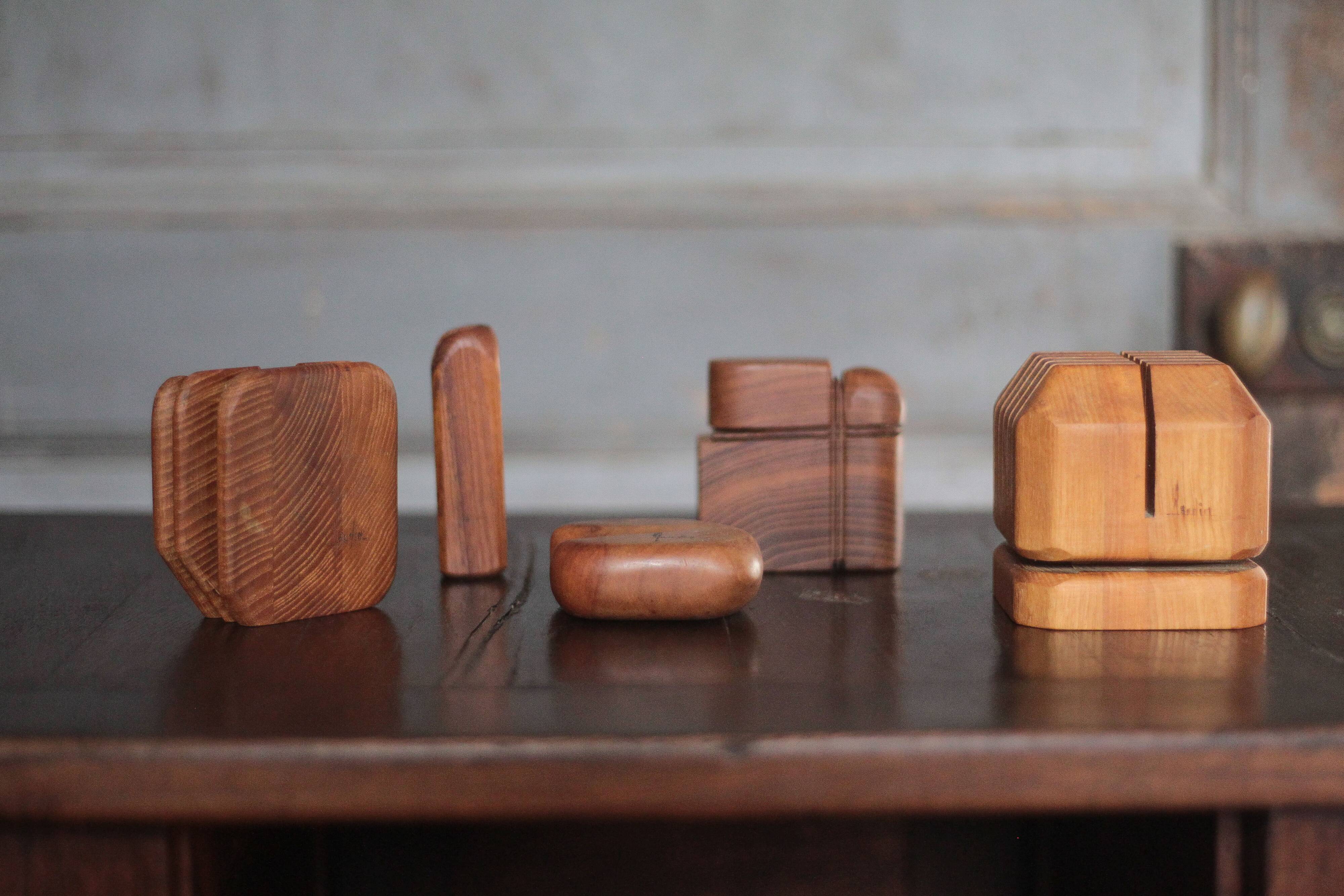 Accessoires fumeur bois signé Jacques Mauhin, nécessaire pour bureau