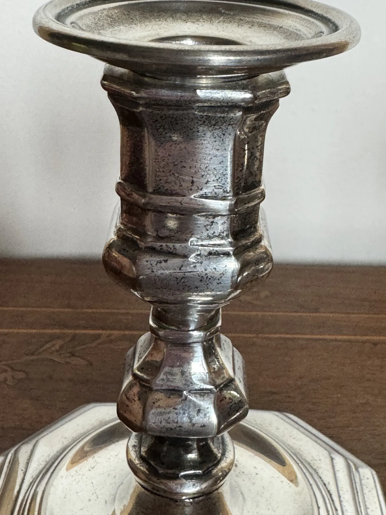 Paire de bougeoirs de style Louis XV