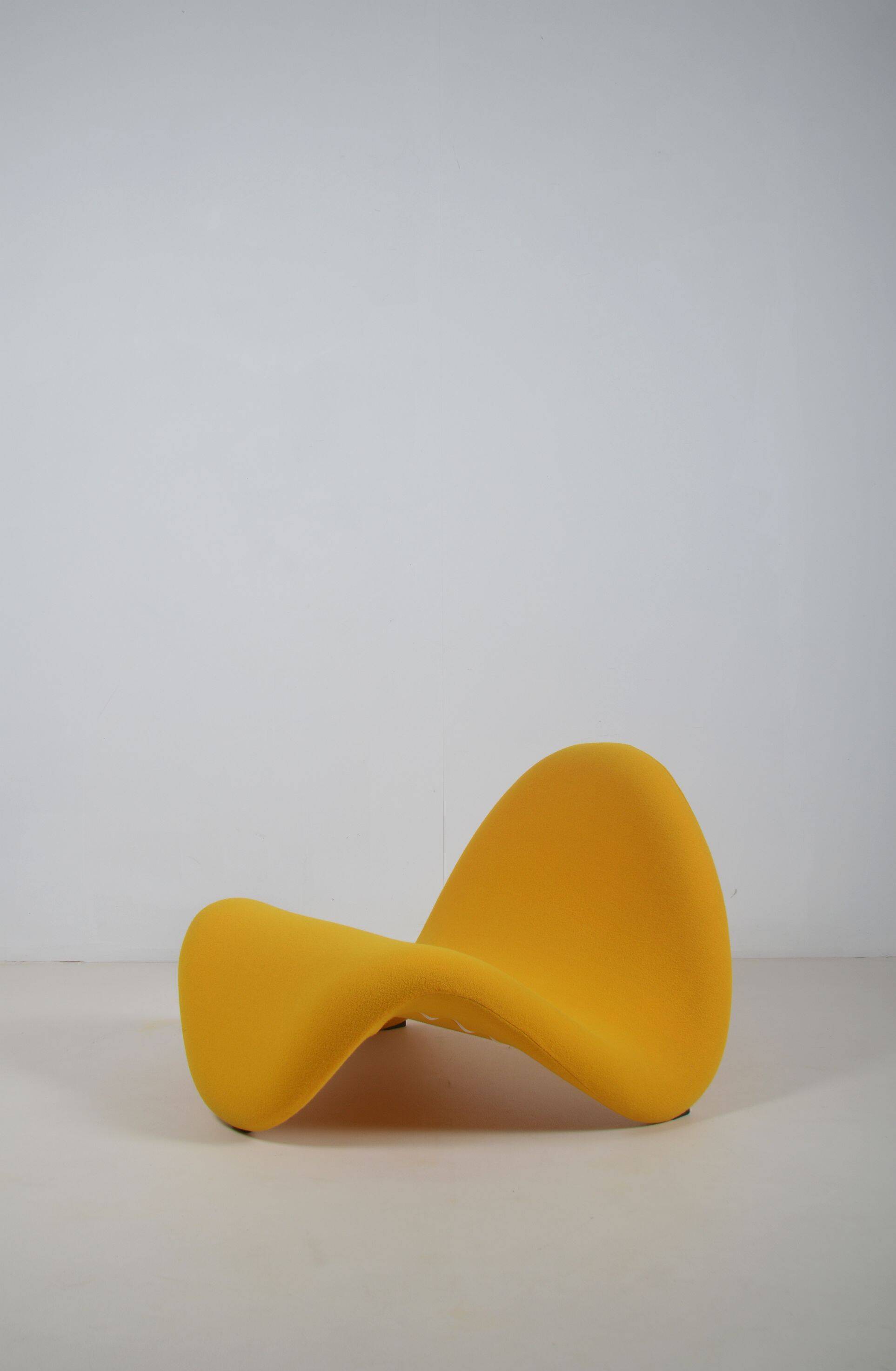 Yellow F577 Tongue designed by Pierre Paulin for Artifort